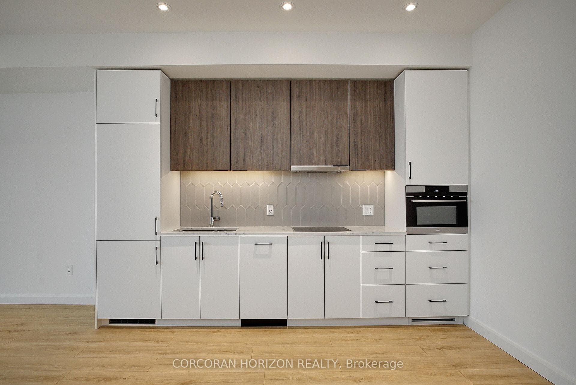 741 King Street Unit 1602 photo 7