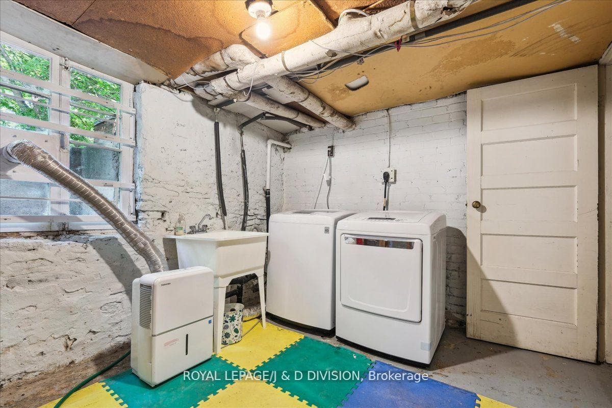 338 St Clair Avenue photo 33