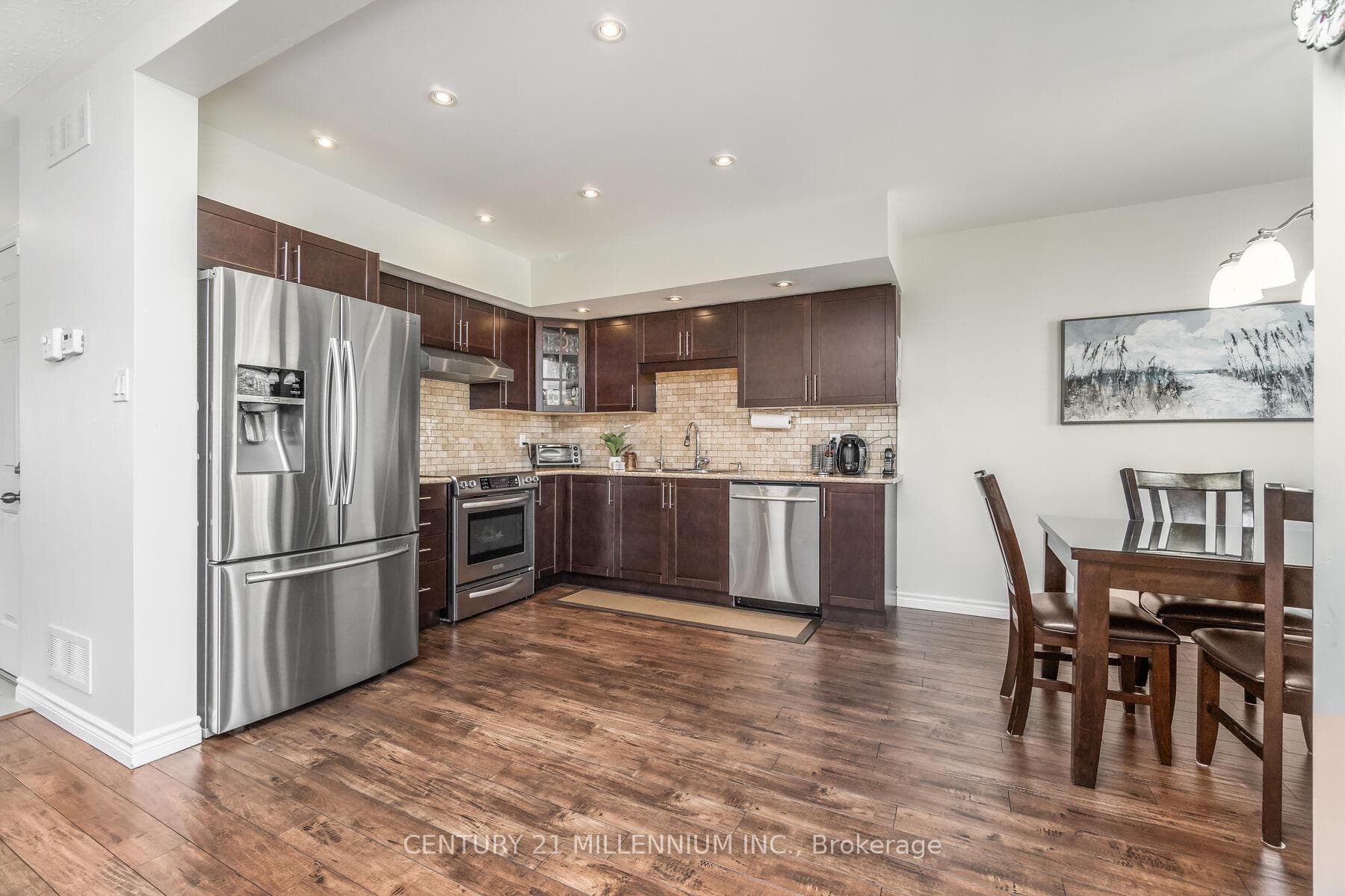 517 Victoria Street photo 7