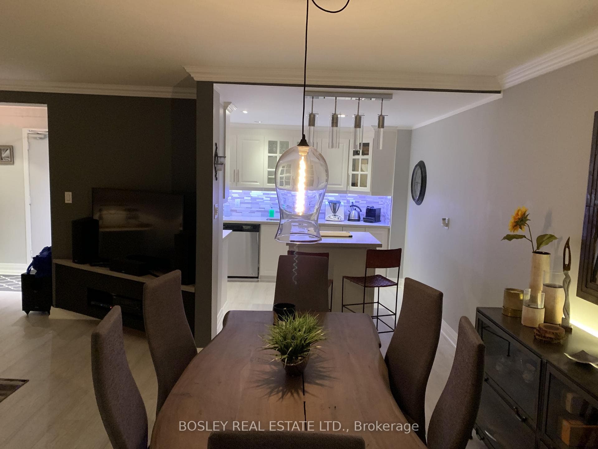 716 The West Mall N/A Unit 310 photo 12