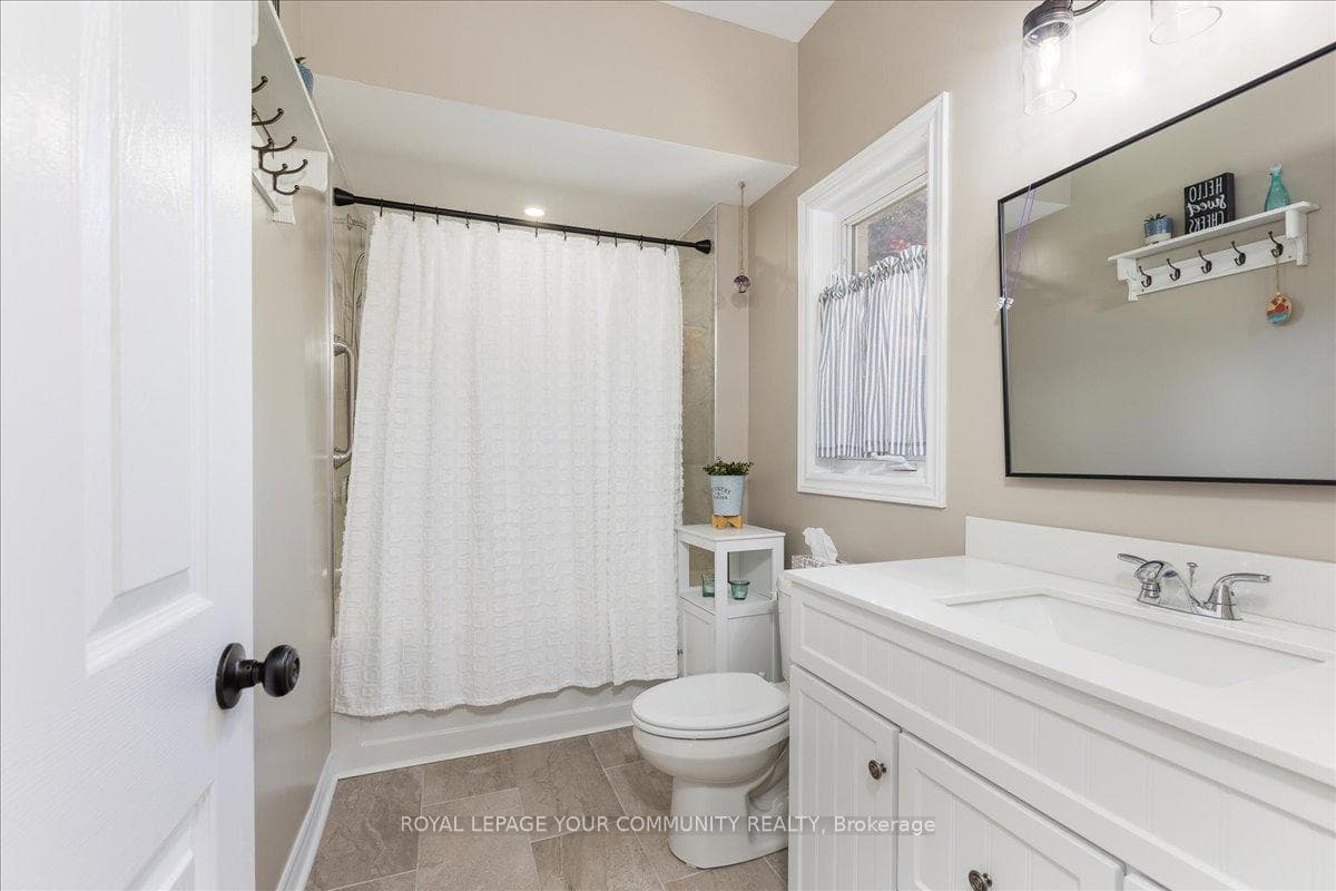 120 Waterbury Crescent photo 22