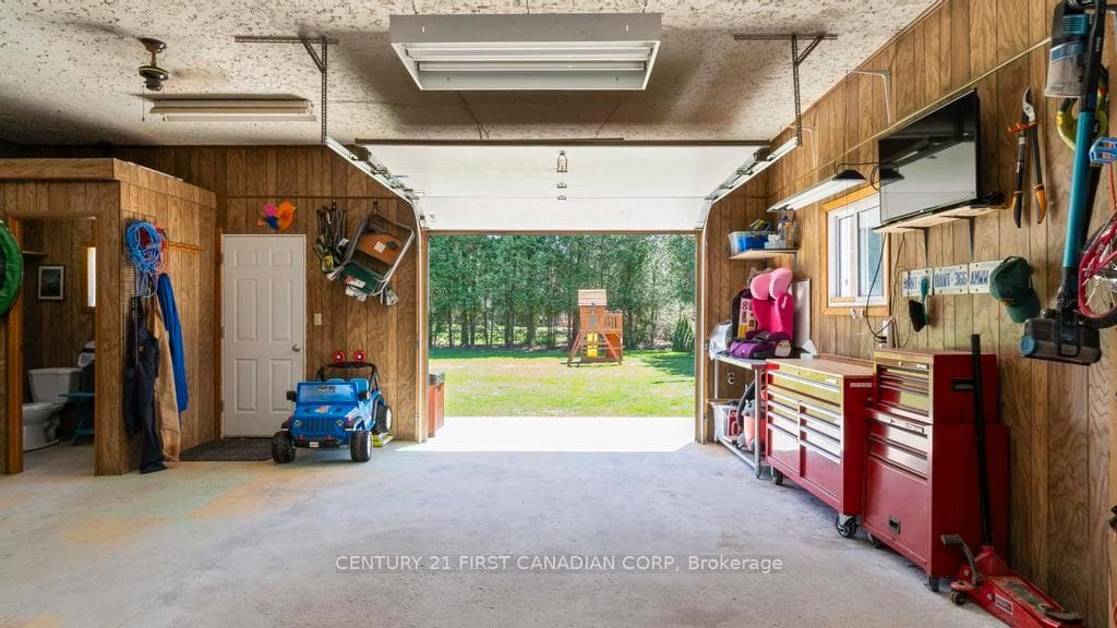 21725 Adelaide Road photo 23
