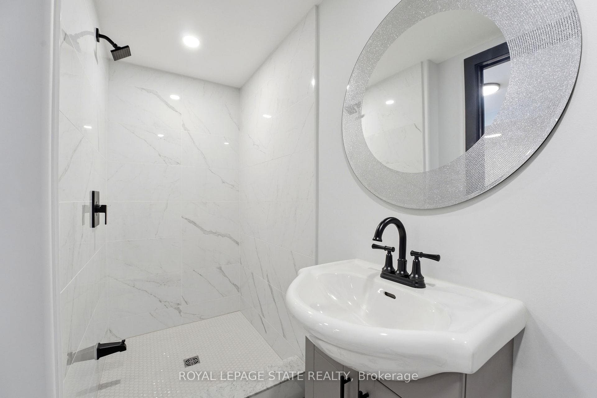 957 Queensdale Avenue photo 21