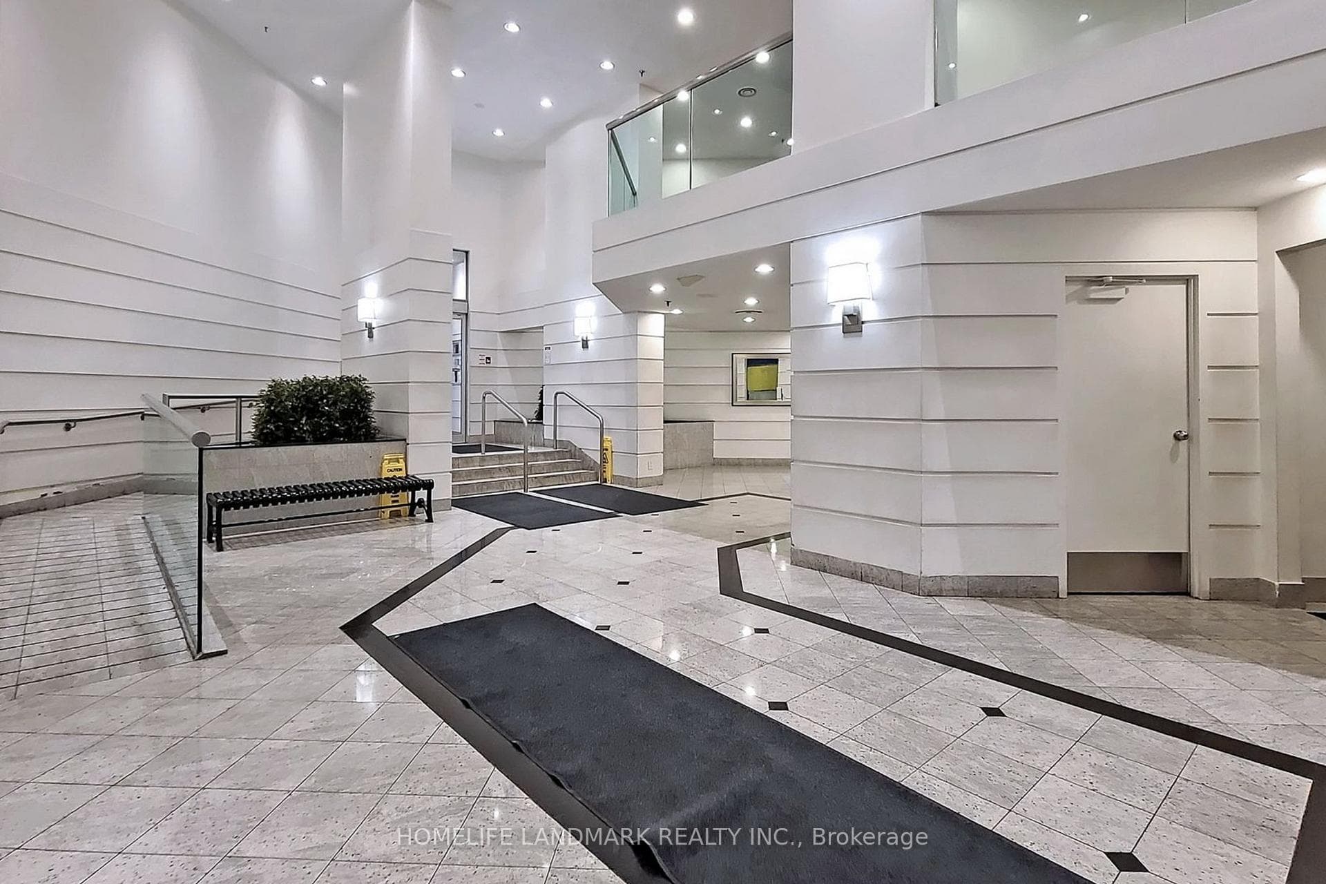 711 Bay Street Unit 1112 photo 2