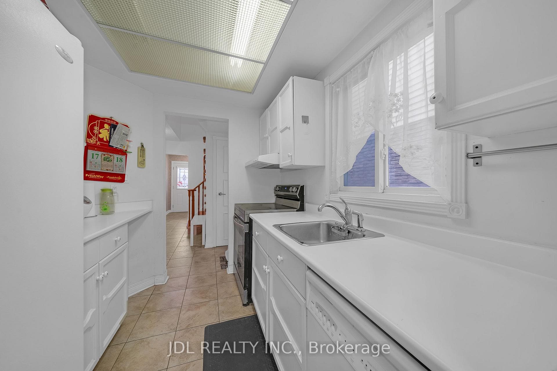 83 Reginald Crescent photo 12