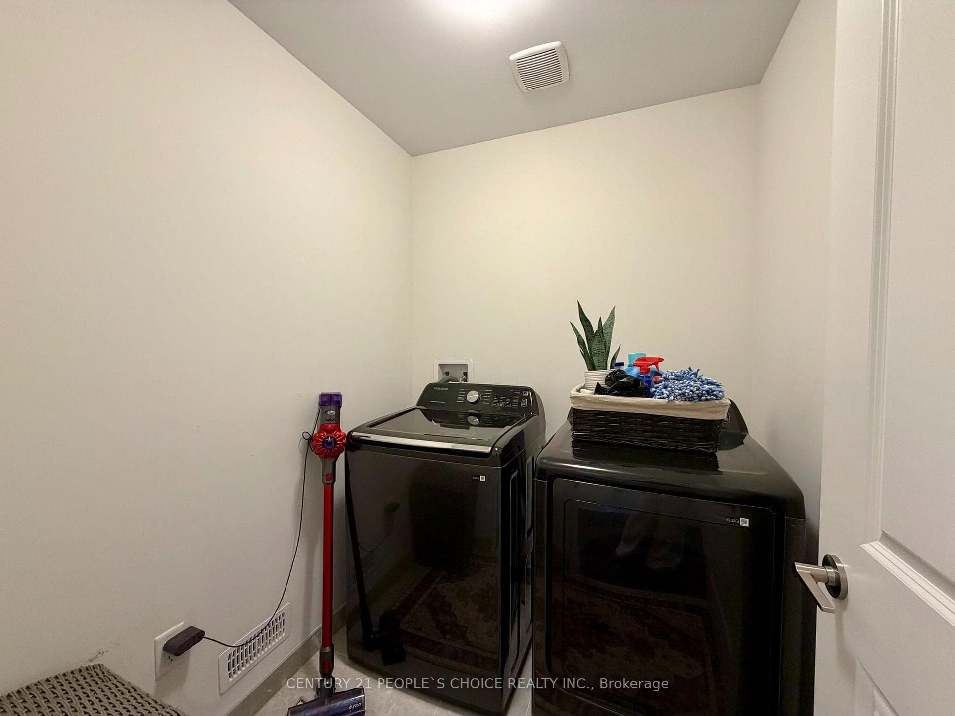 487 Bergamot Avenue photo 22