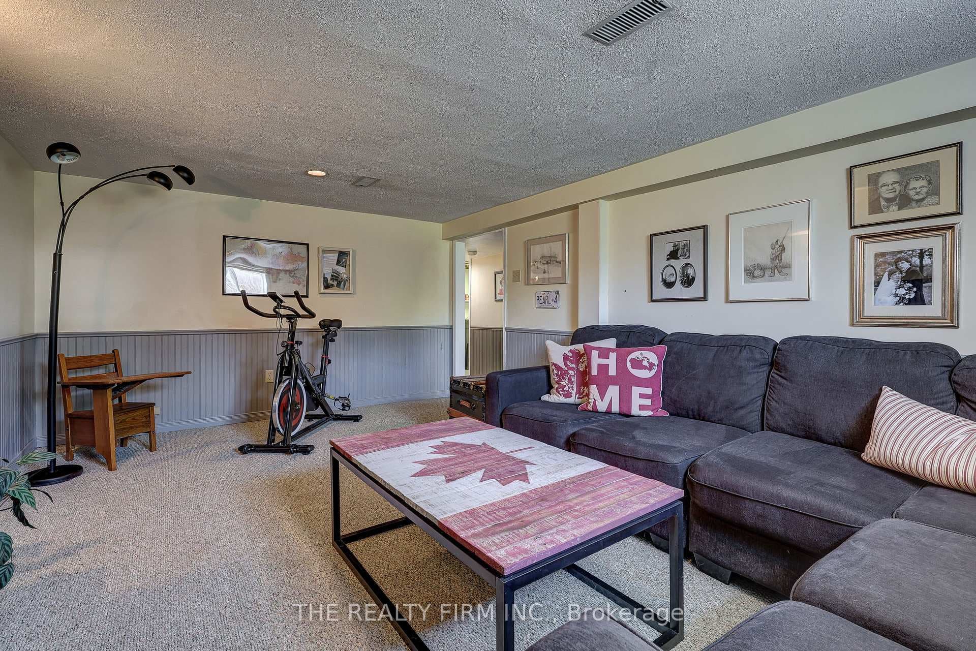 697 Victoria Street photo 25