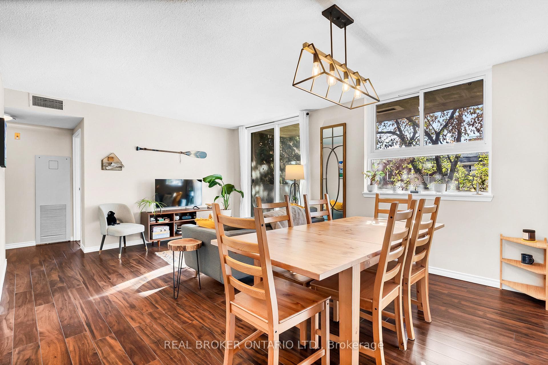 110 Forward Avenue Unit 209 photo 14