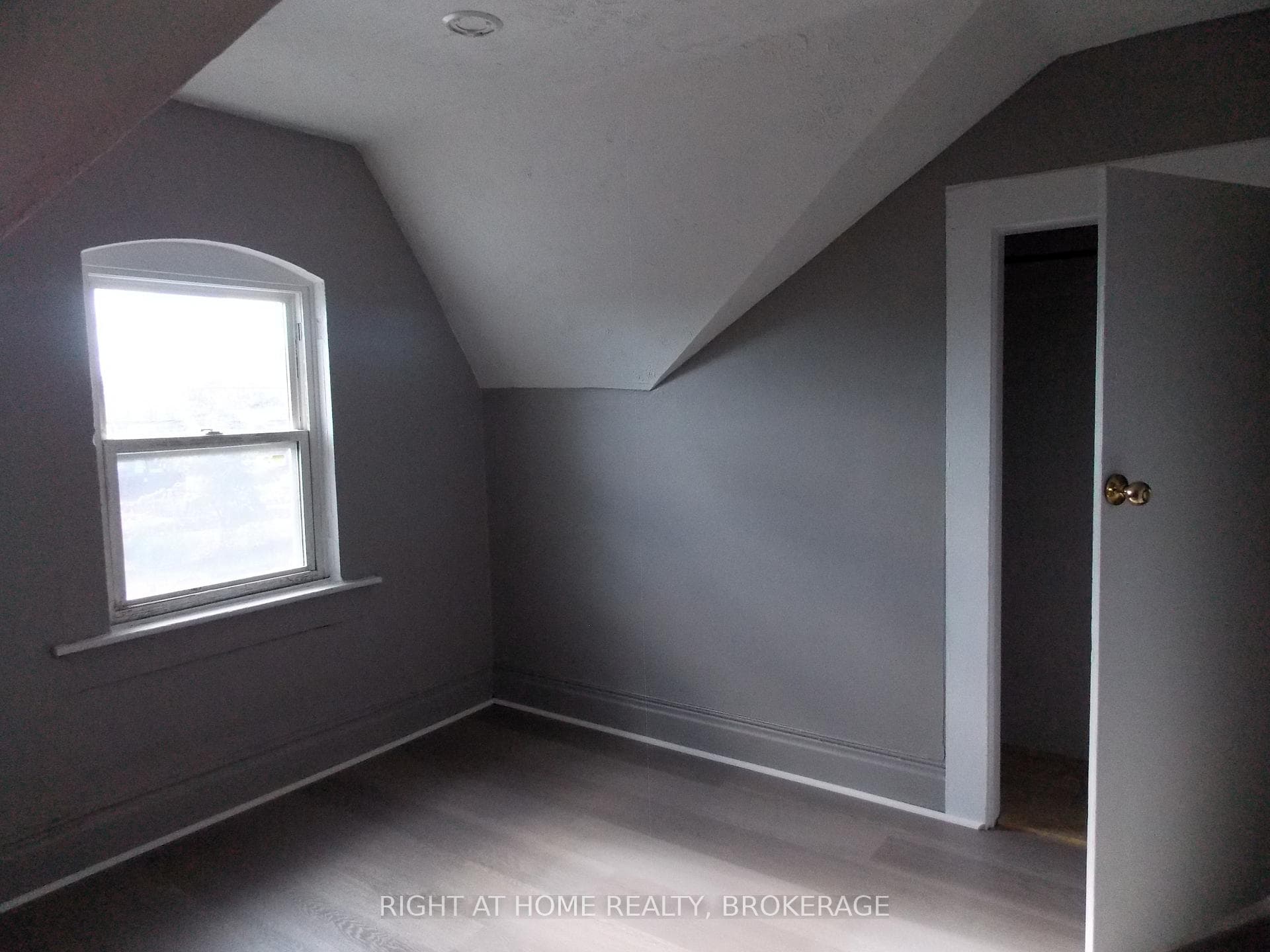 171 Queenston Street photo 12