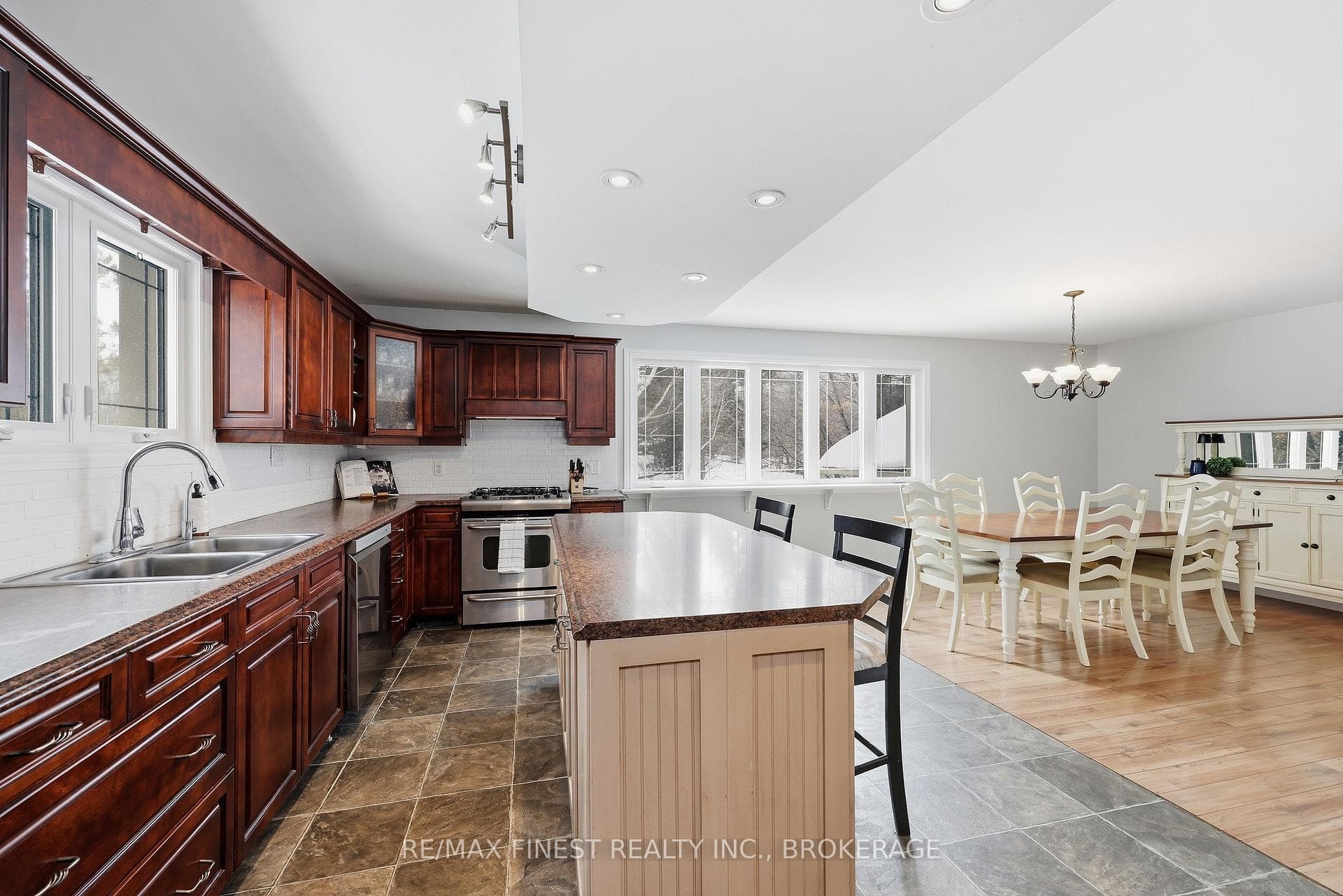 2518 Rideau Ferry Road photo 10