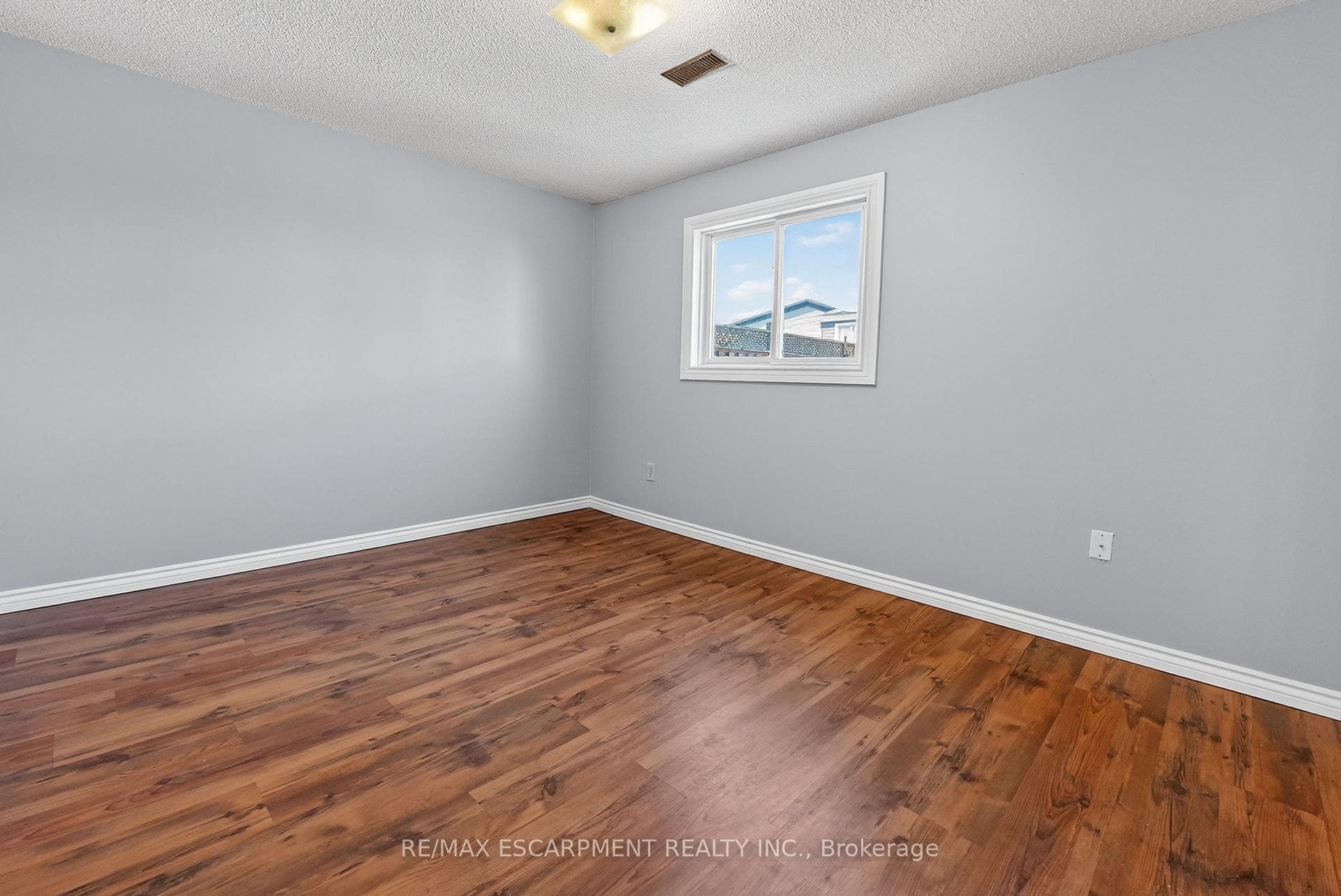 209 Ravenbury Drive photo 22
