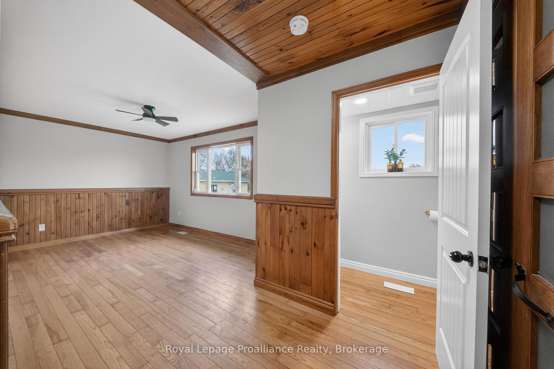 235 East Hungerford Road photo 14