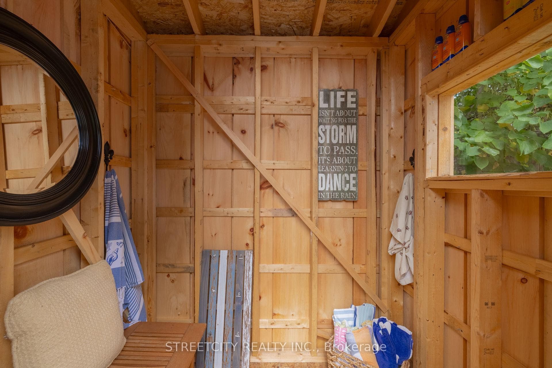 759 Grenfell Drive photo 25