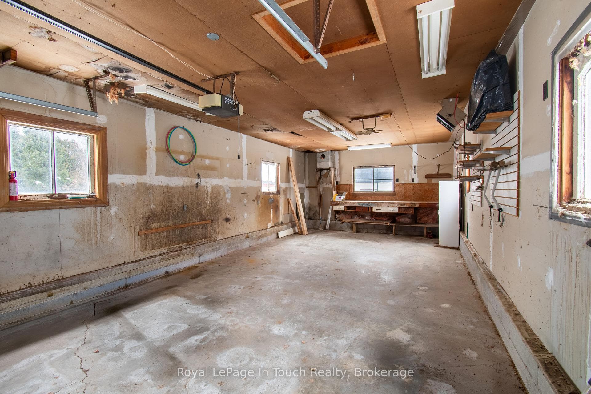 326 Lafontaine Road photo 40