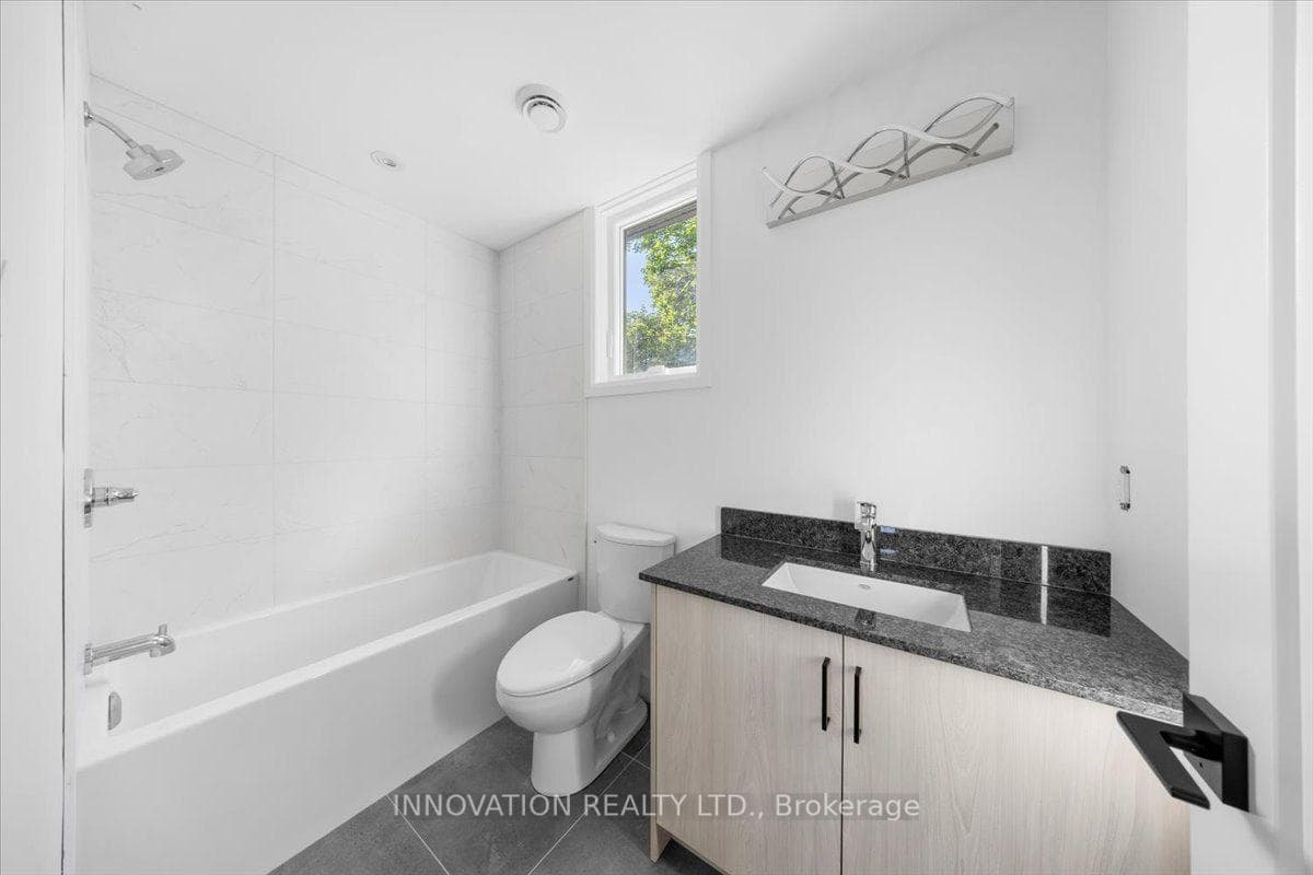 4pc Main bathroom