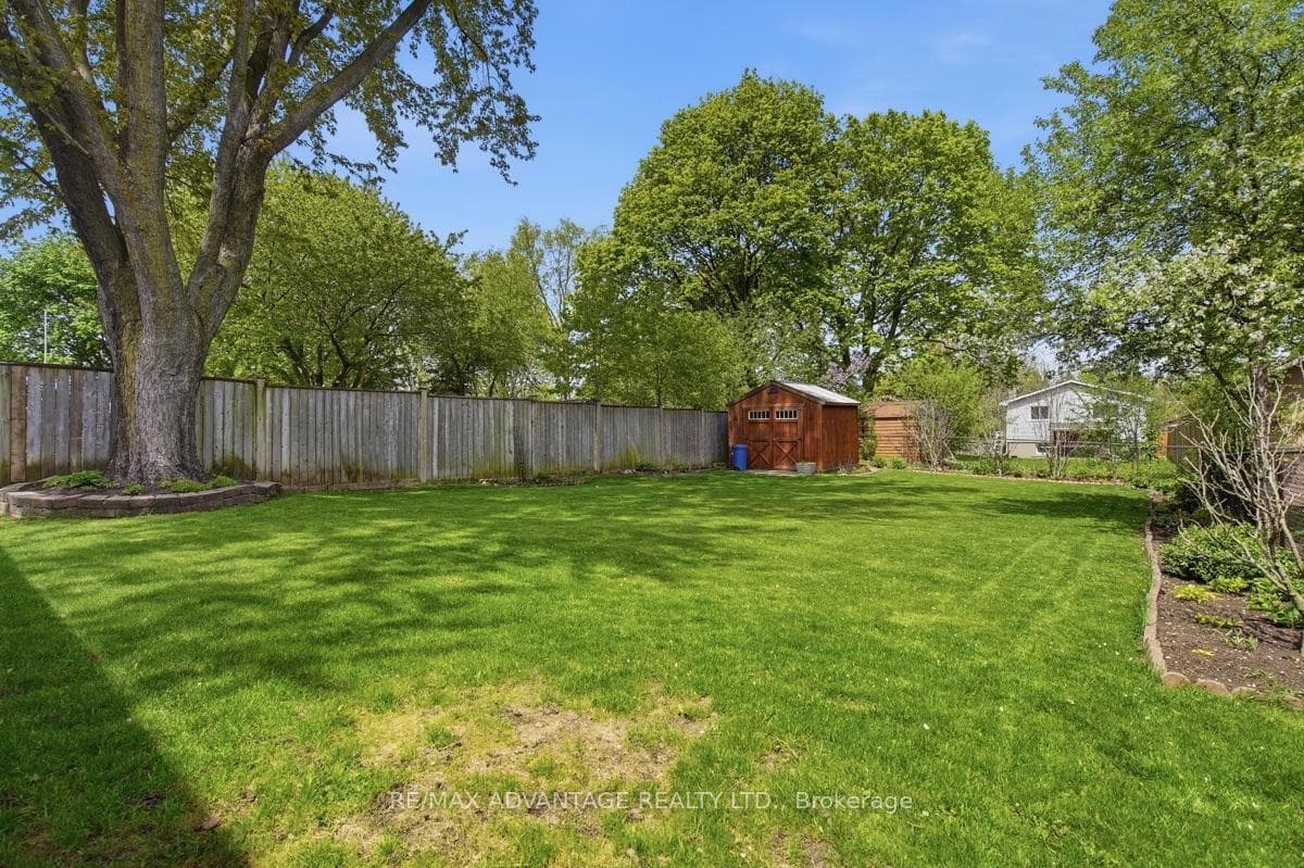 223 Ardsley Crescent photo 35