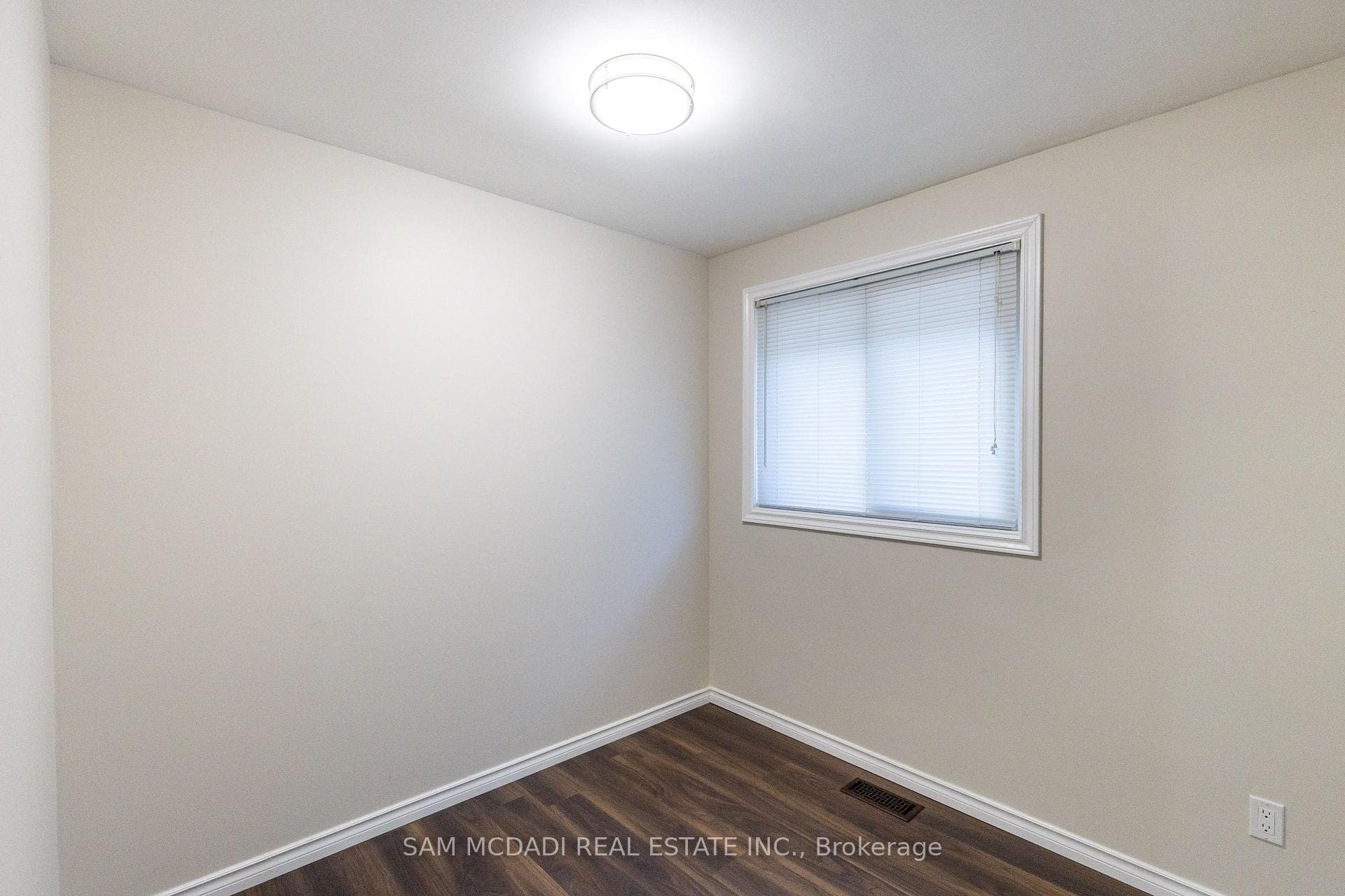 319 Weir Street photo 12