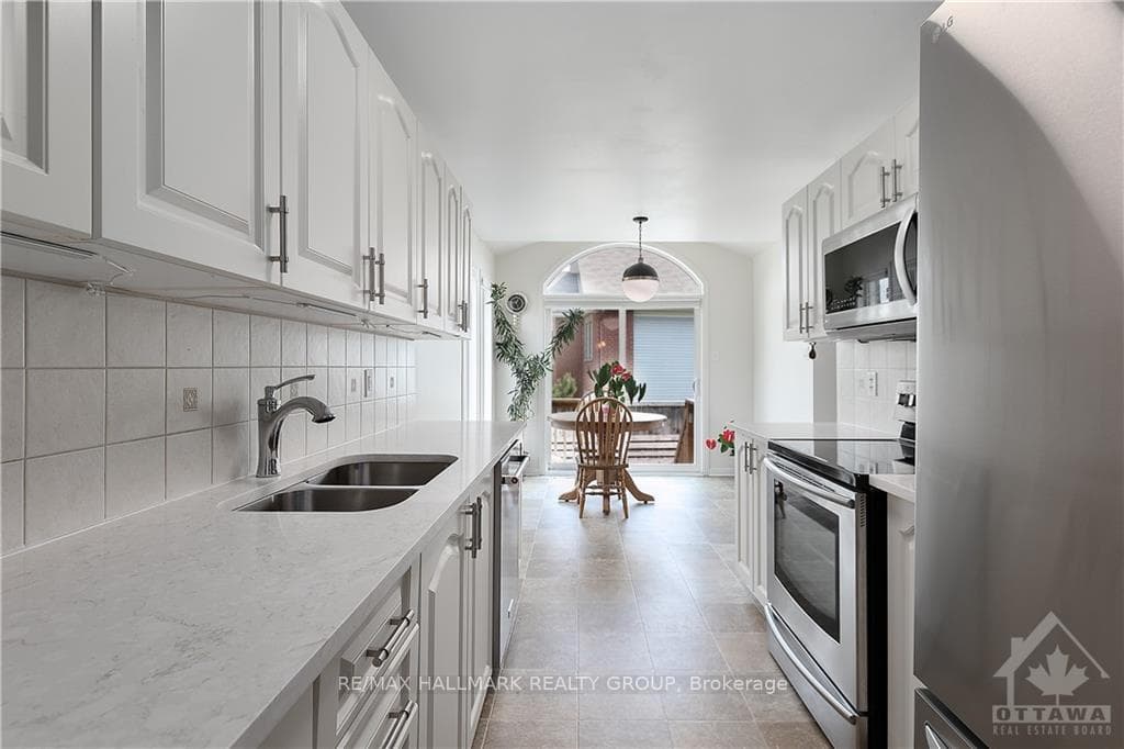 357 STATEWOOD Drive photo 13