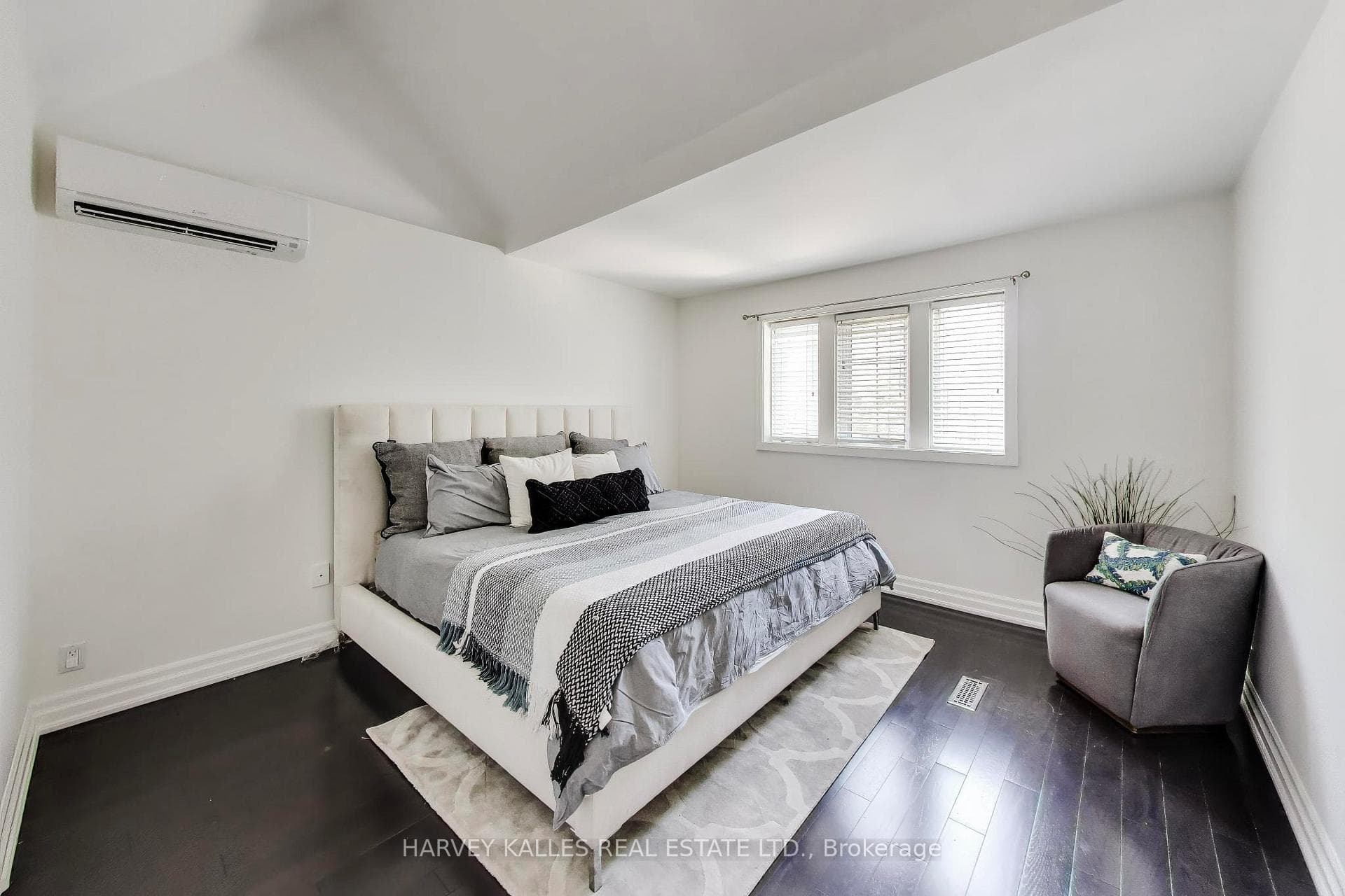 318 Sumach Street photo 15