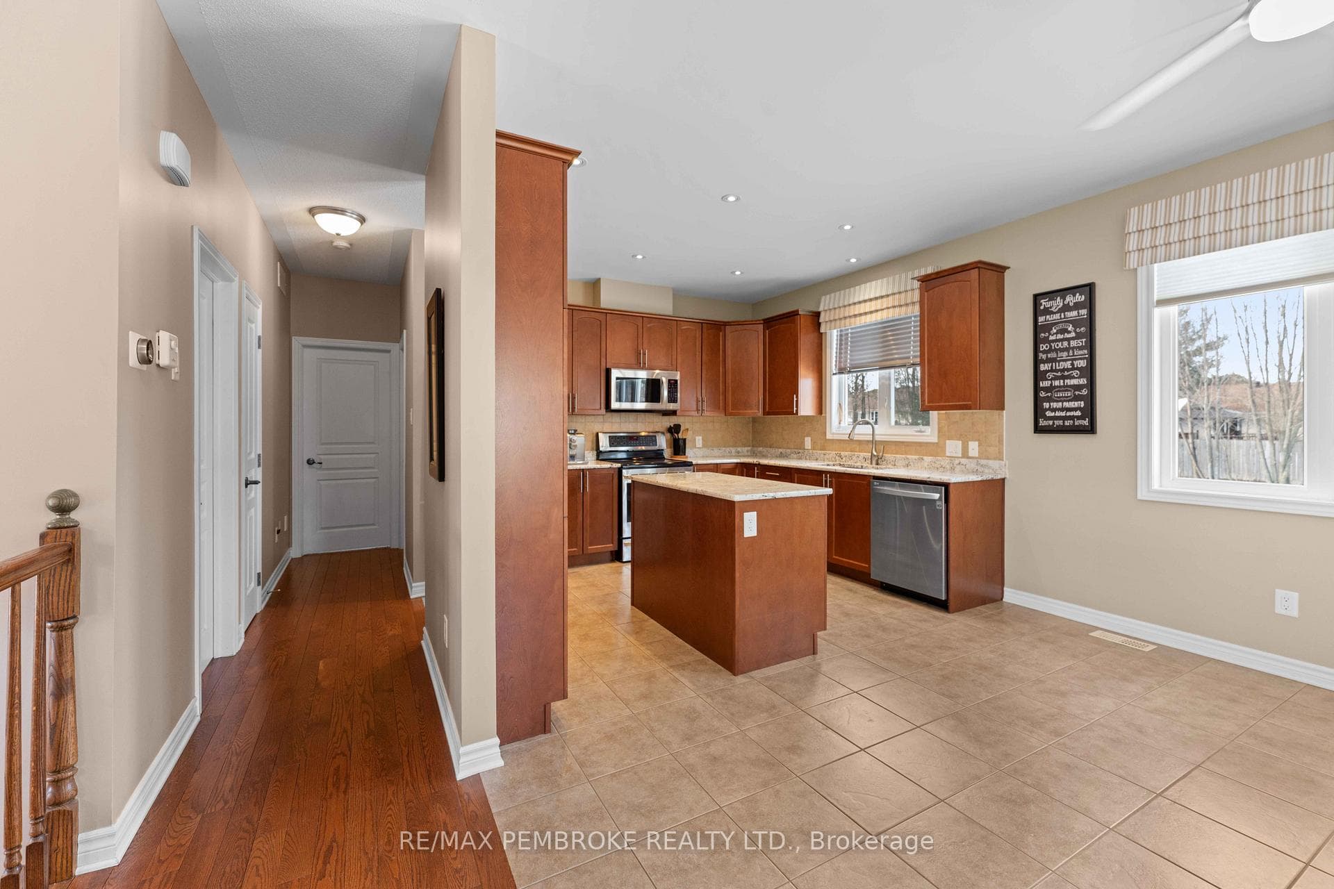 8 Bedard Boulevard photo 7