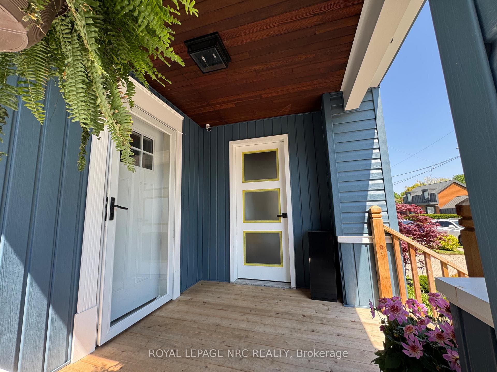 Front Porch w/Separate Enclosed Porch Area