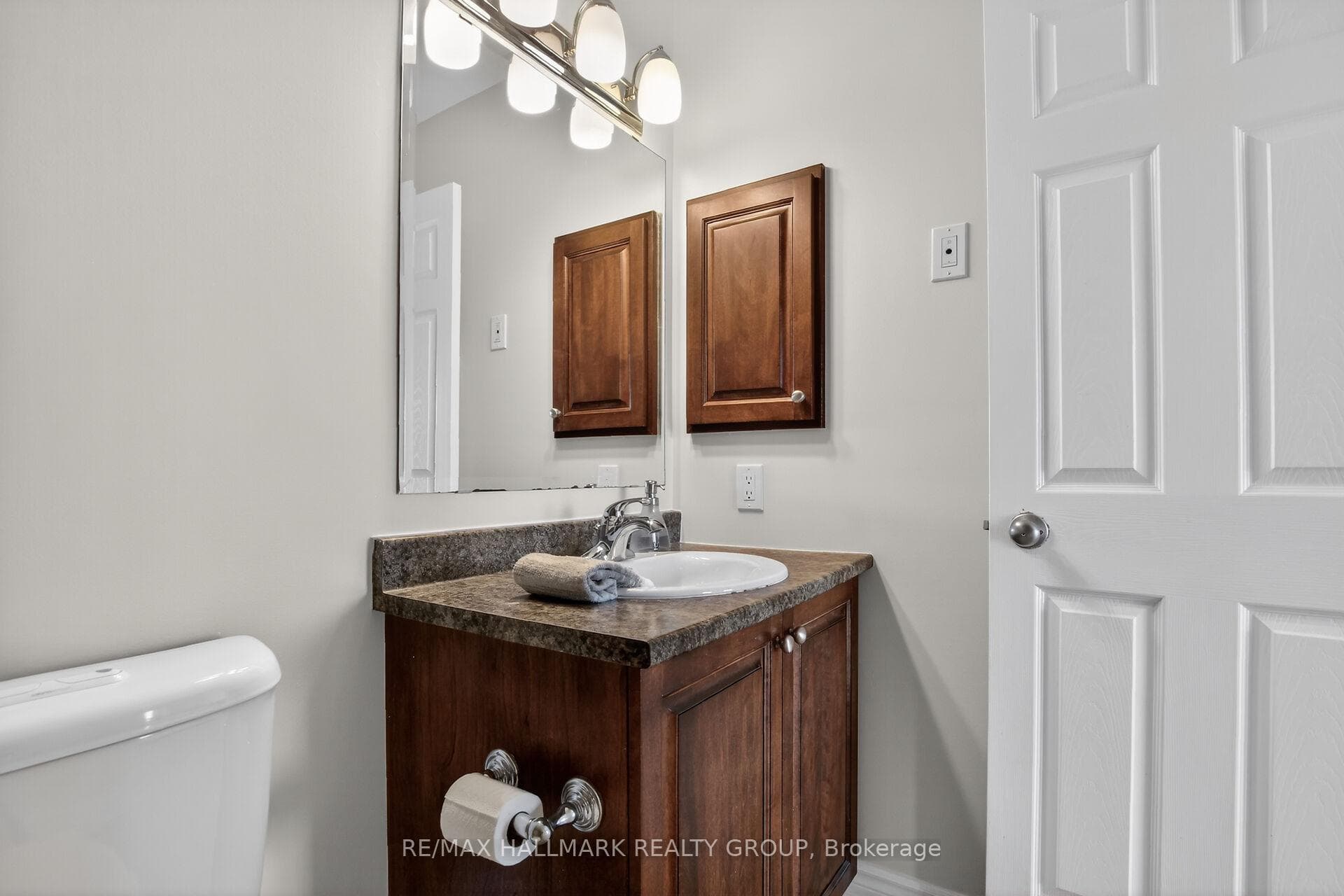 1145 Longfields Drive Unit B photo 28