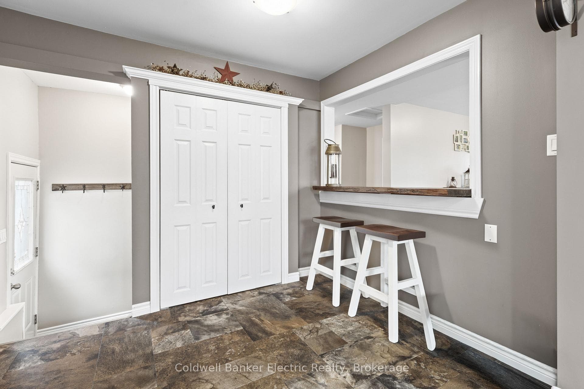 30 Woods Avenue photo 4