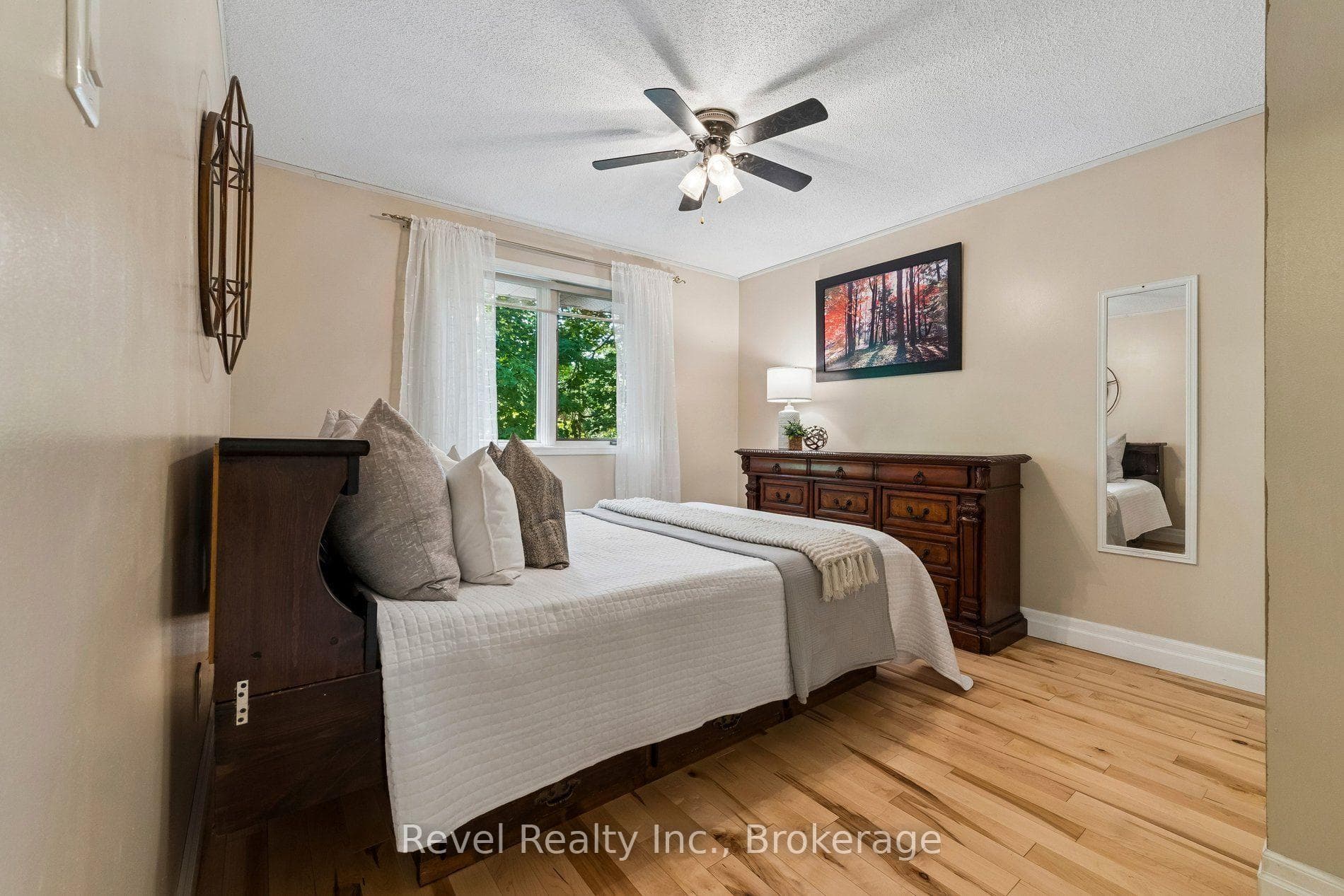18 Bessie Avenue photo 32