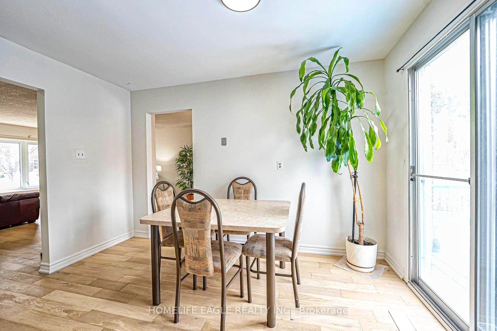 95 Kingston Road photo 3