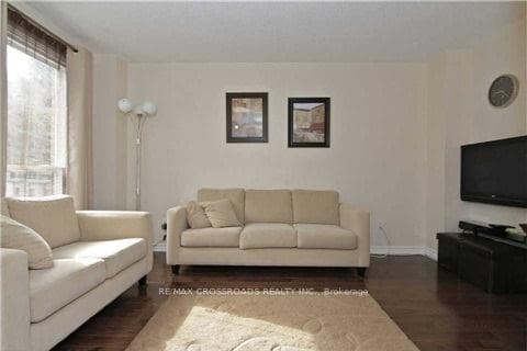 110 Whitney Place photo 3