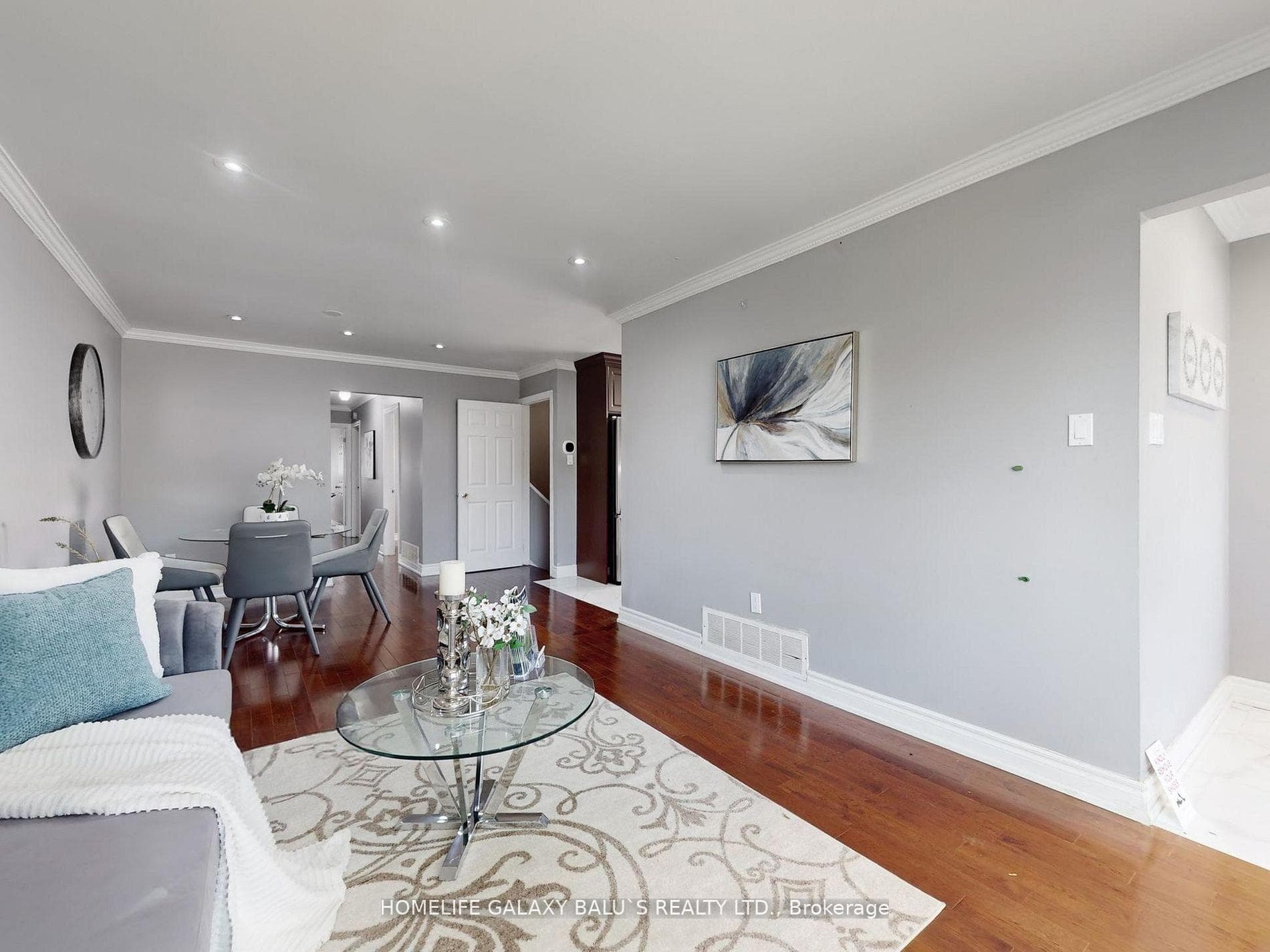 76 Lowry Square photo 5