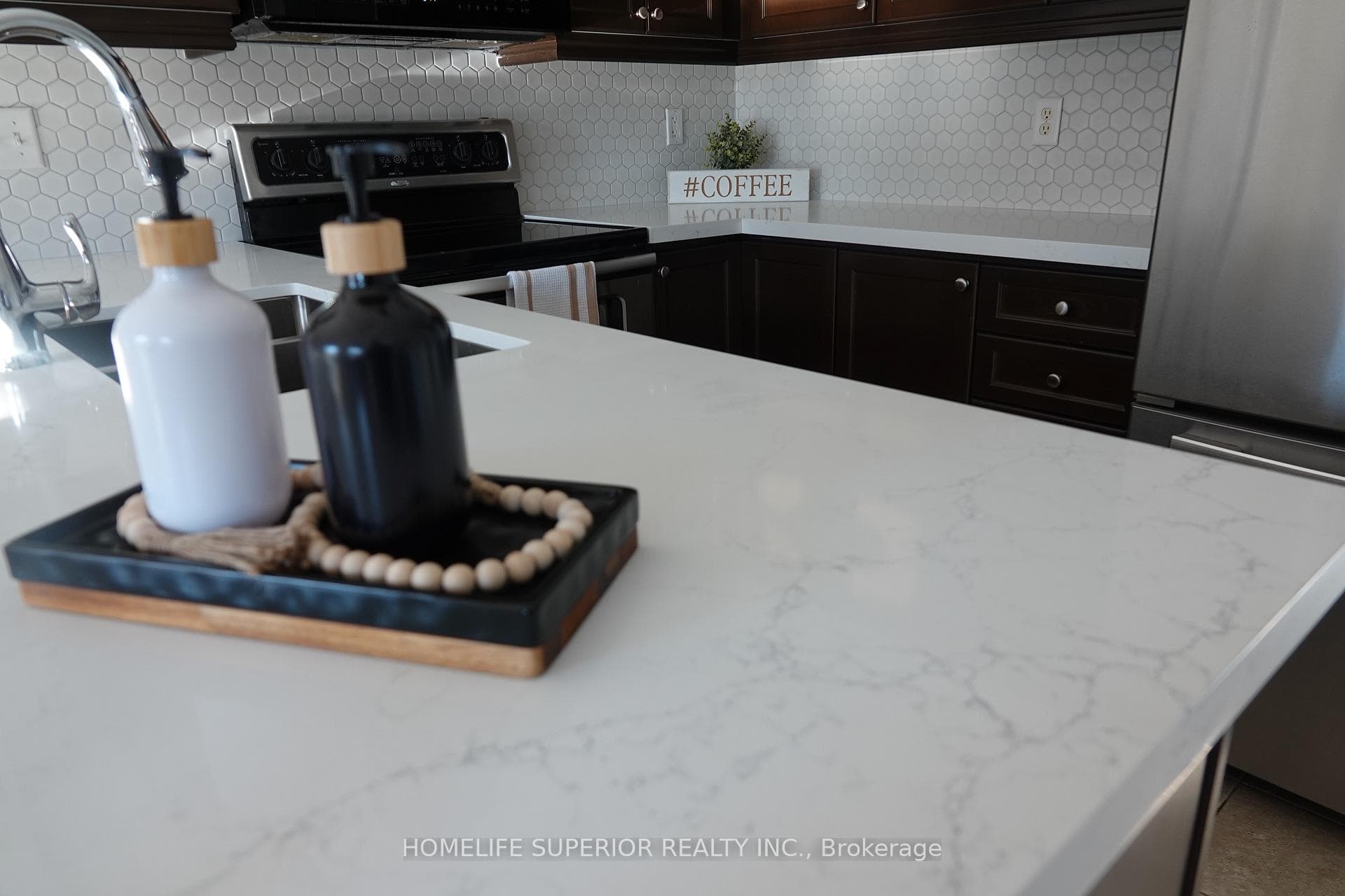 23 Laprade Square photo 13