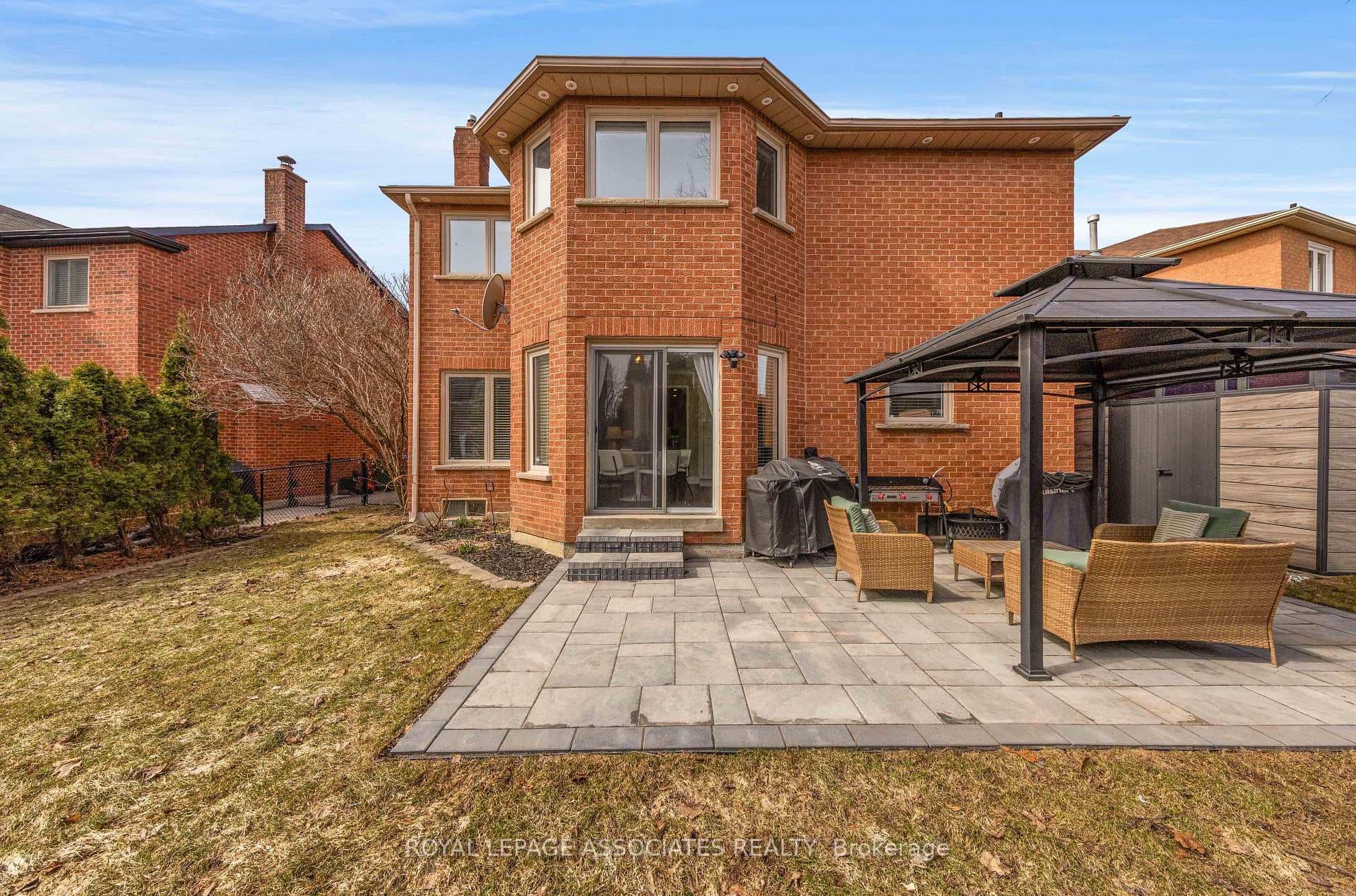 33 Hutton Crescent photo 35