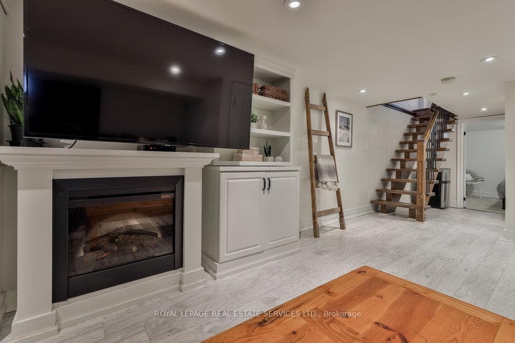 124 Coxwell Avenue photo 25