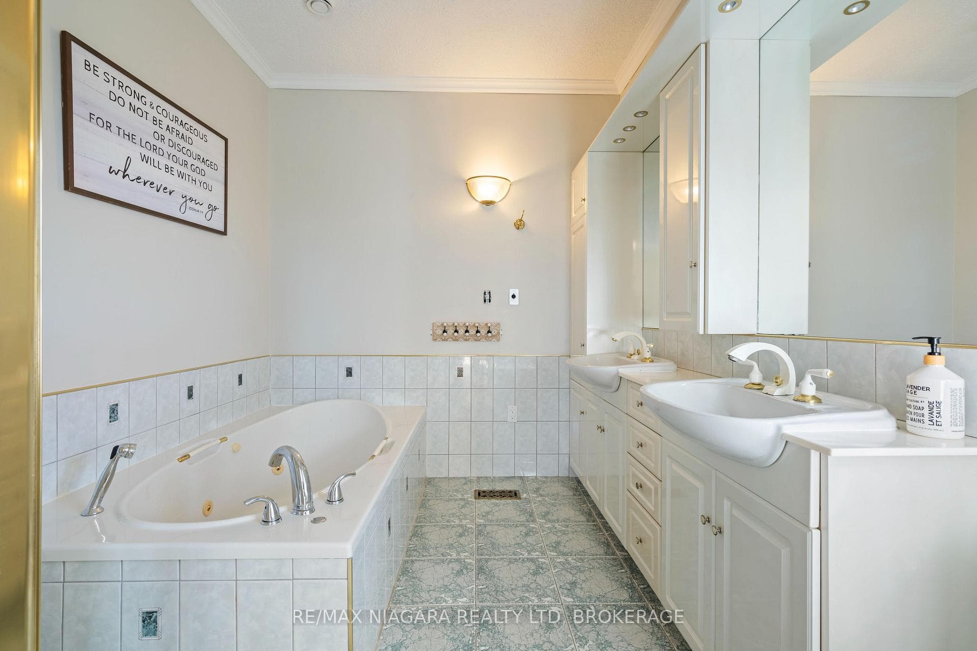 340 Roland Road photo 39