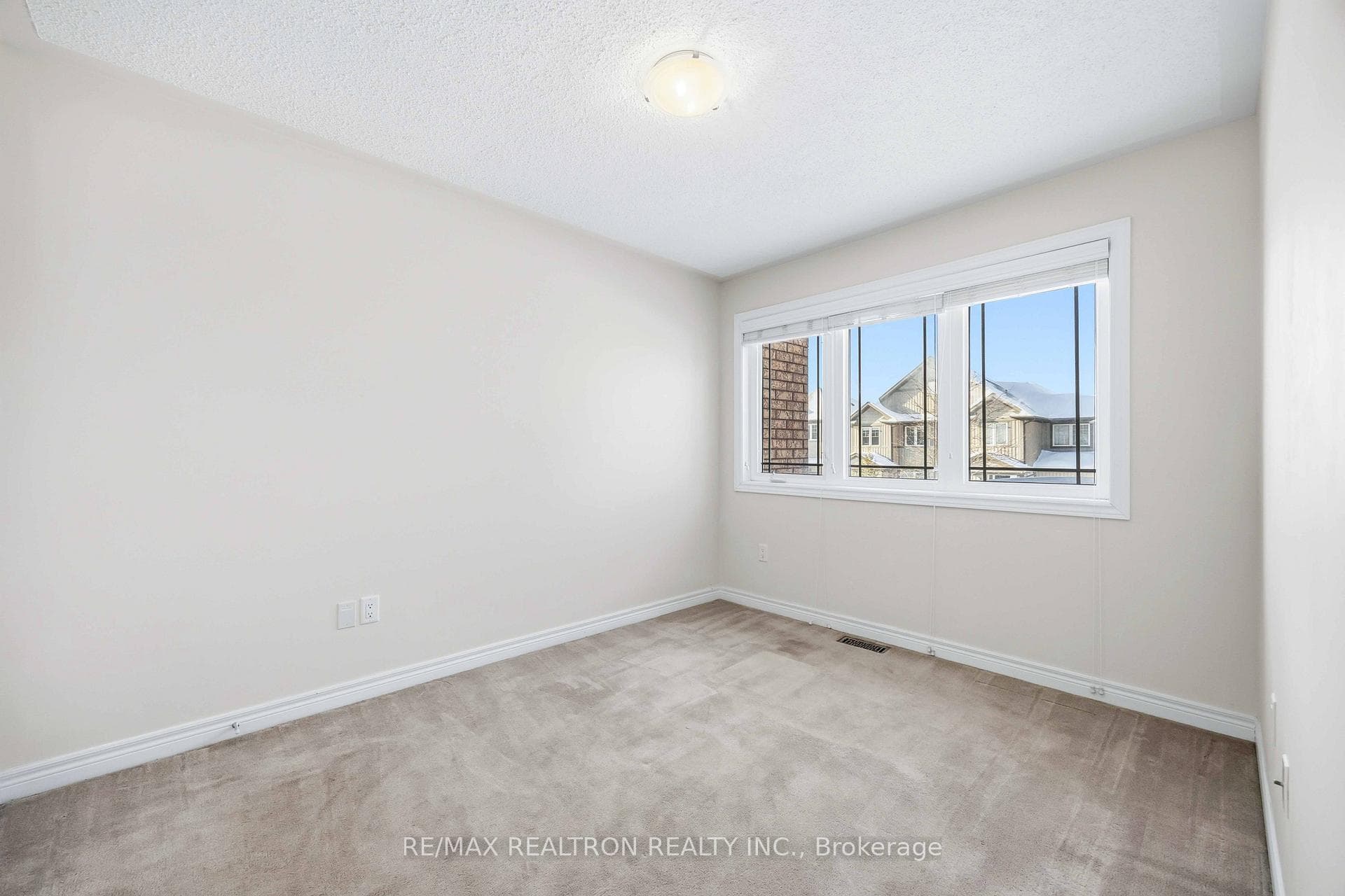 29 Winisk Street photo 34