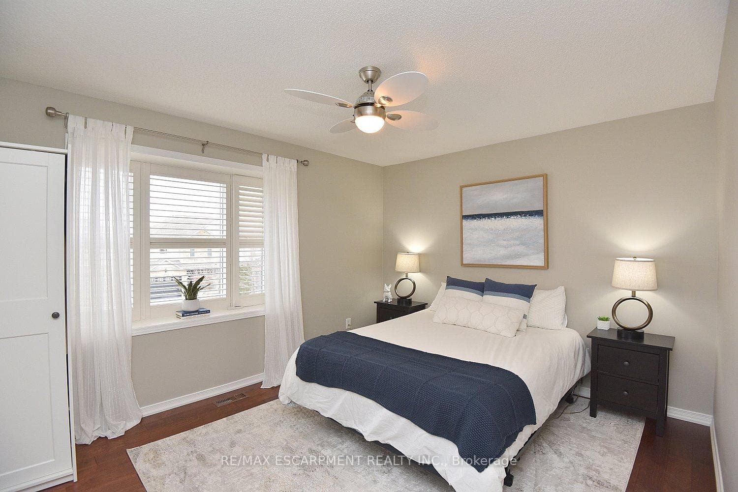 111 Magnolia Crescent photo 27