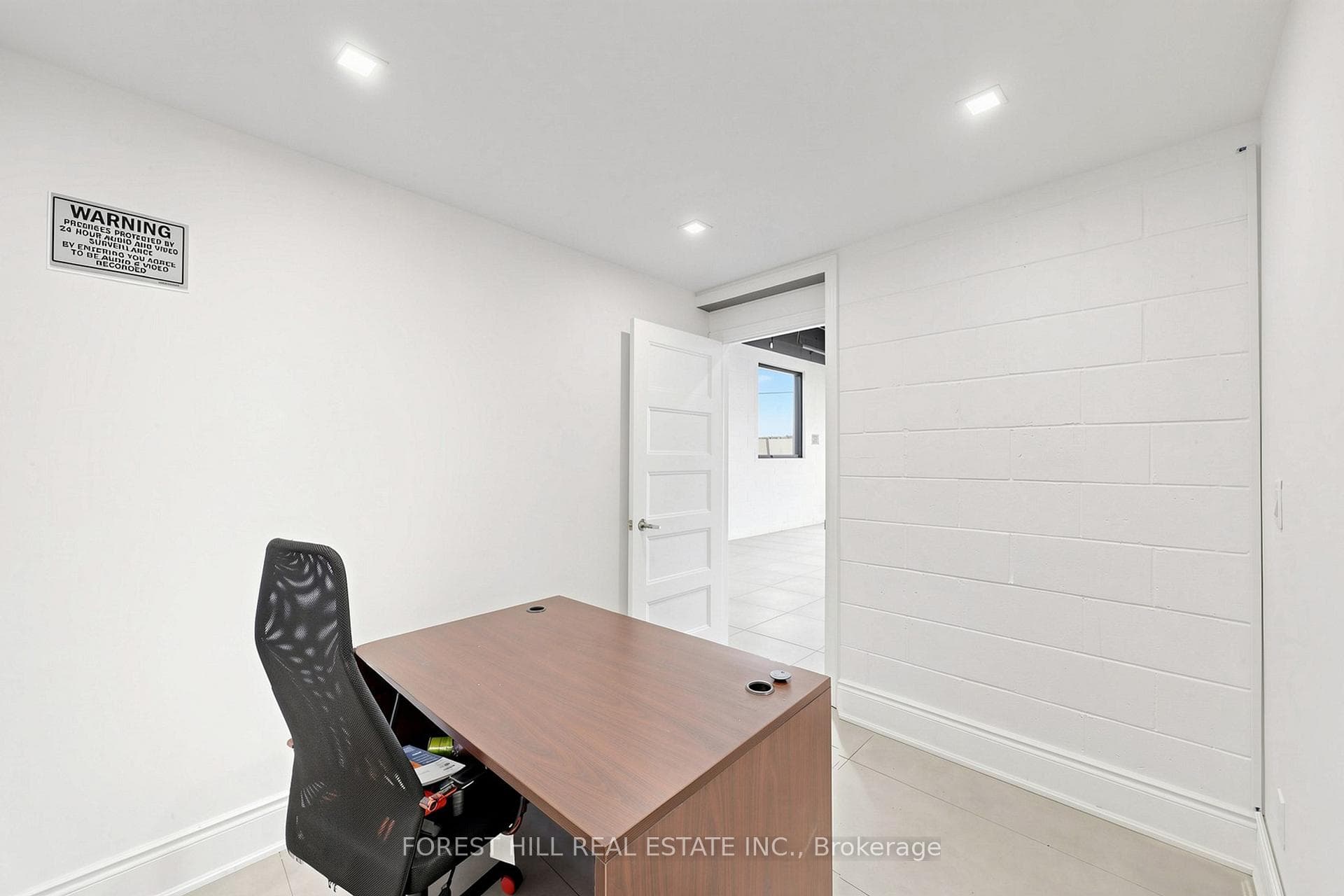 1502 Speers Road photo 10