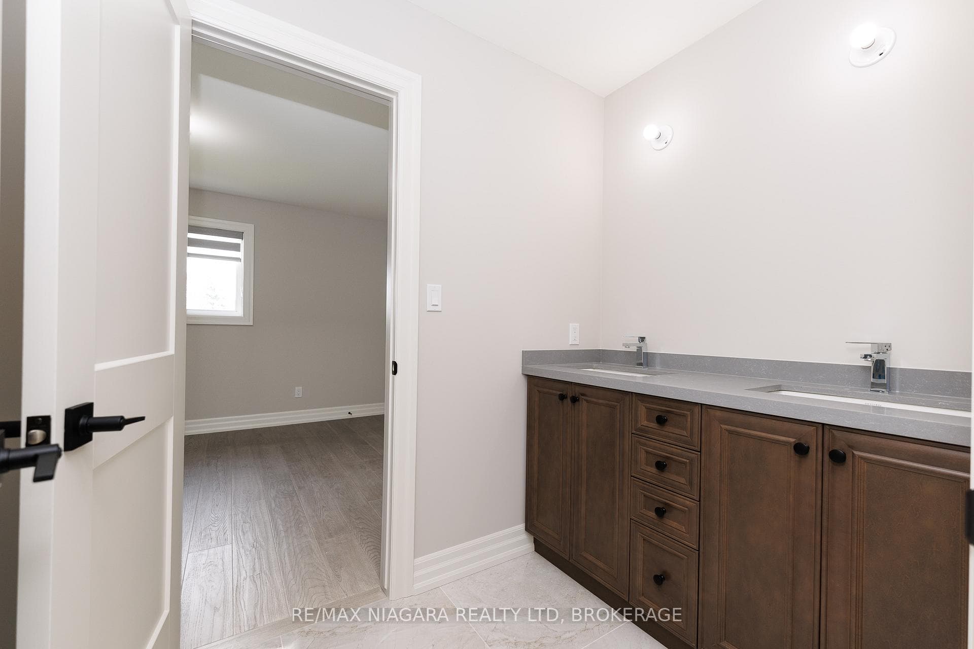 5pc Semi Ensuite Bathroom