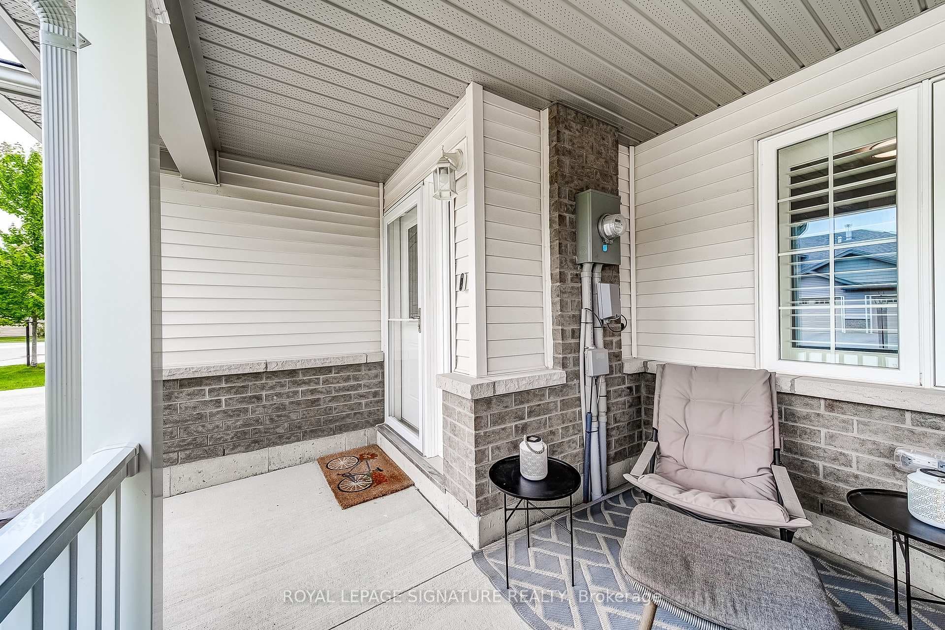 61 Ivy Crescent photo 5
