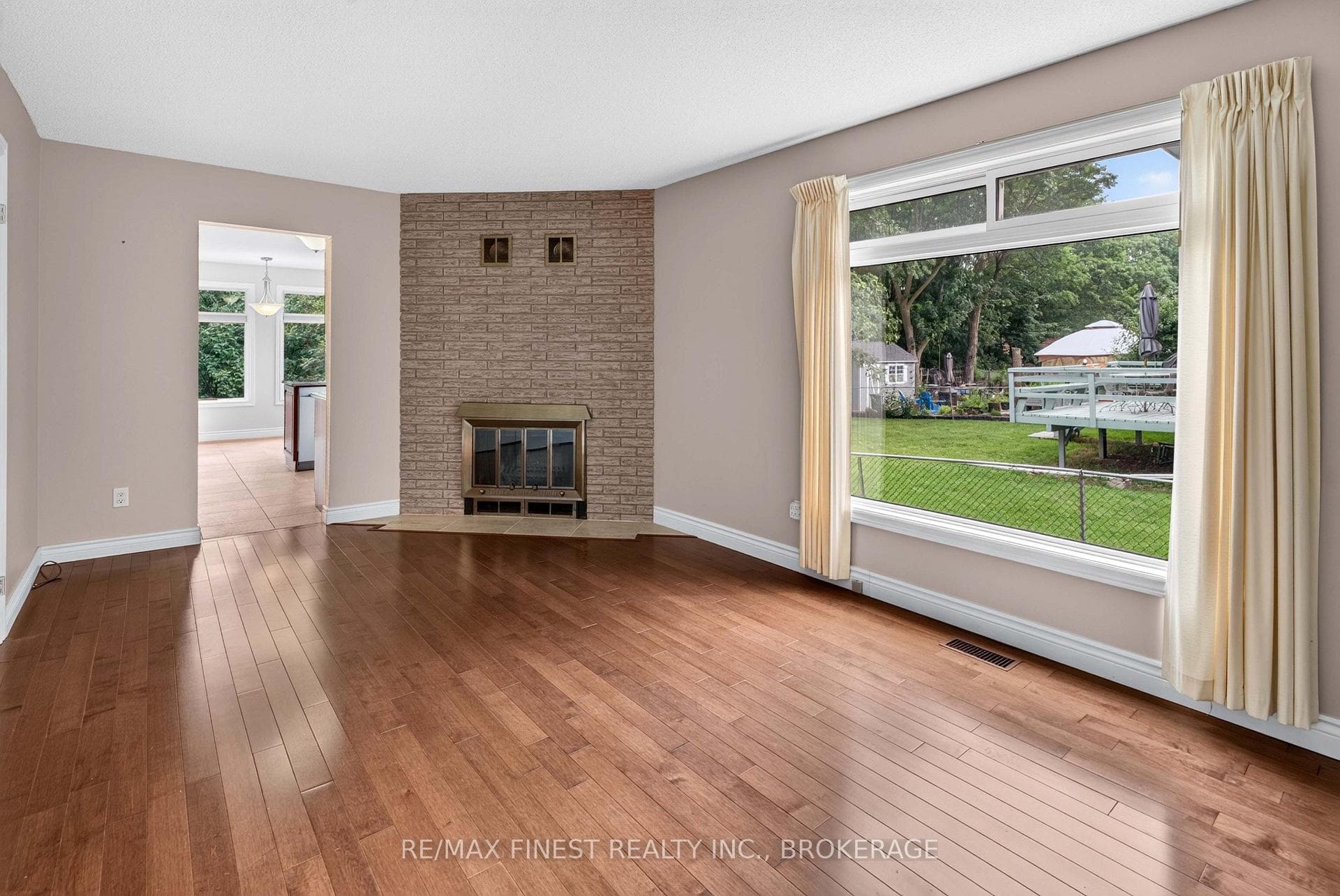 886 Bridle Path Crescent photo 10
