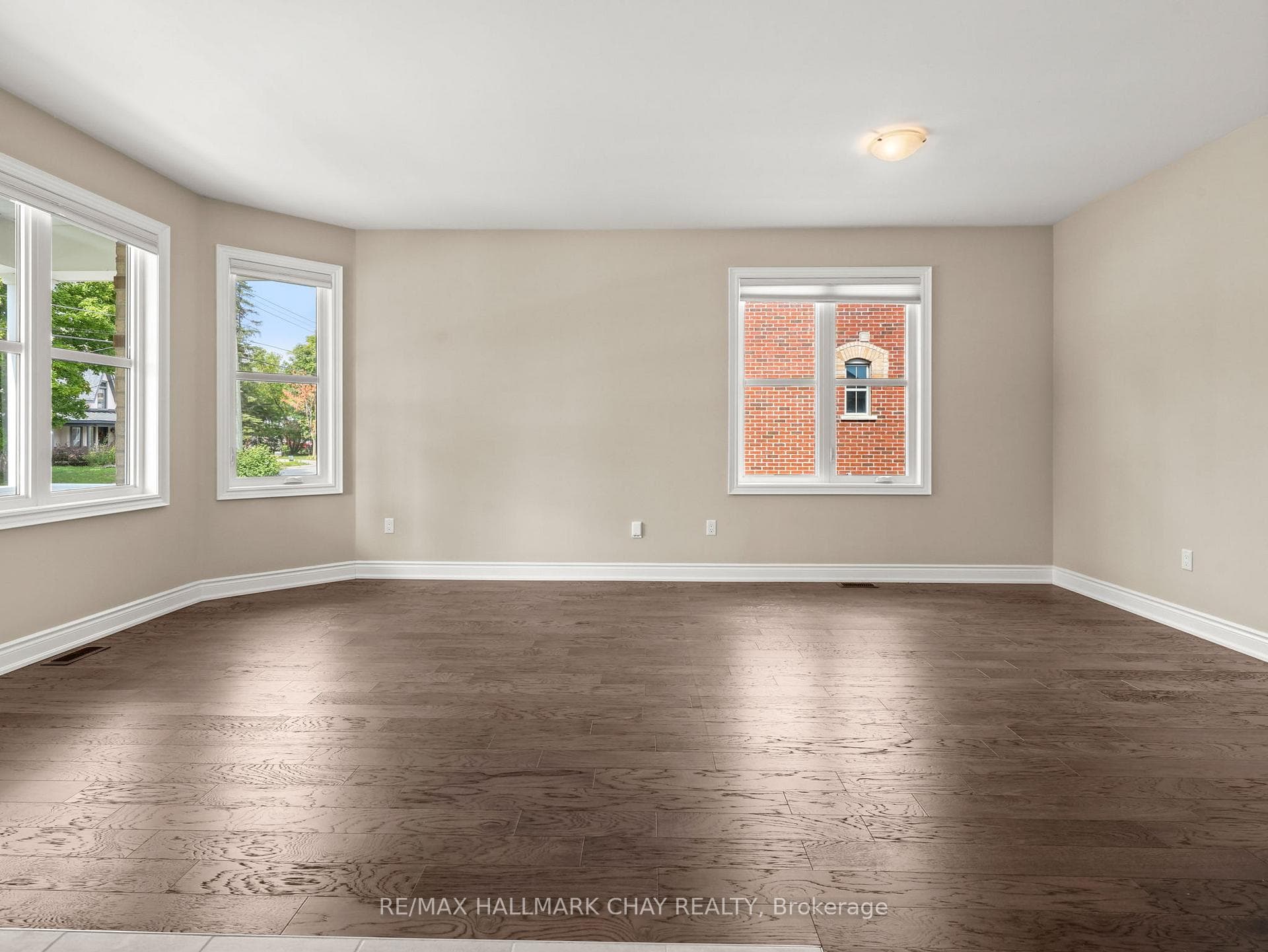 213 Mary Street photo 14