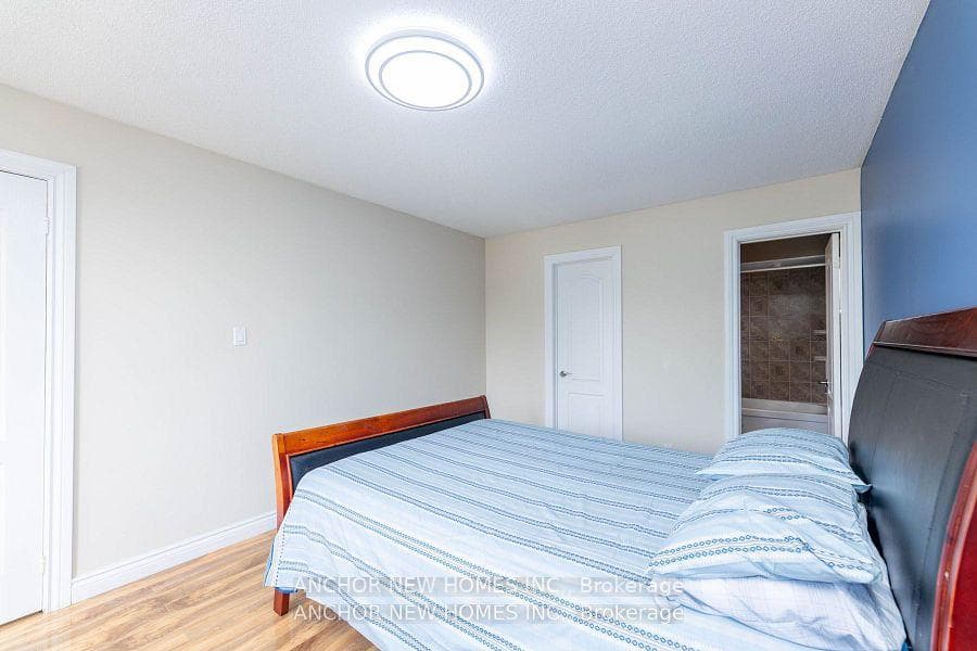 55 Meekings Drive photo 18