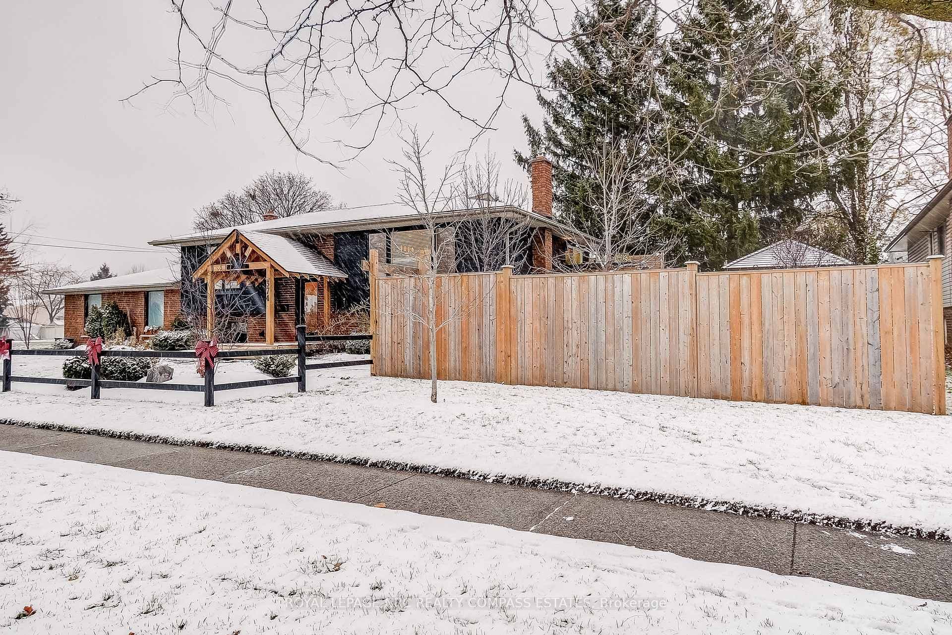 374 Niagara Street photo 4