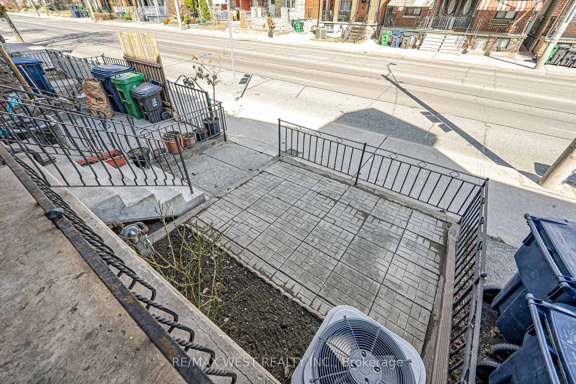 1166 Dufferin Street photo 40