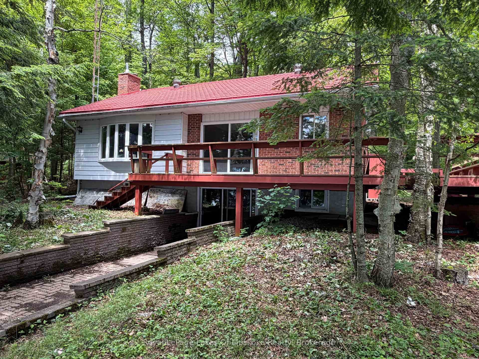 Welcome to Your Year Round Waterfront Cottage