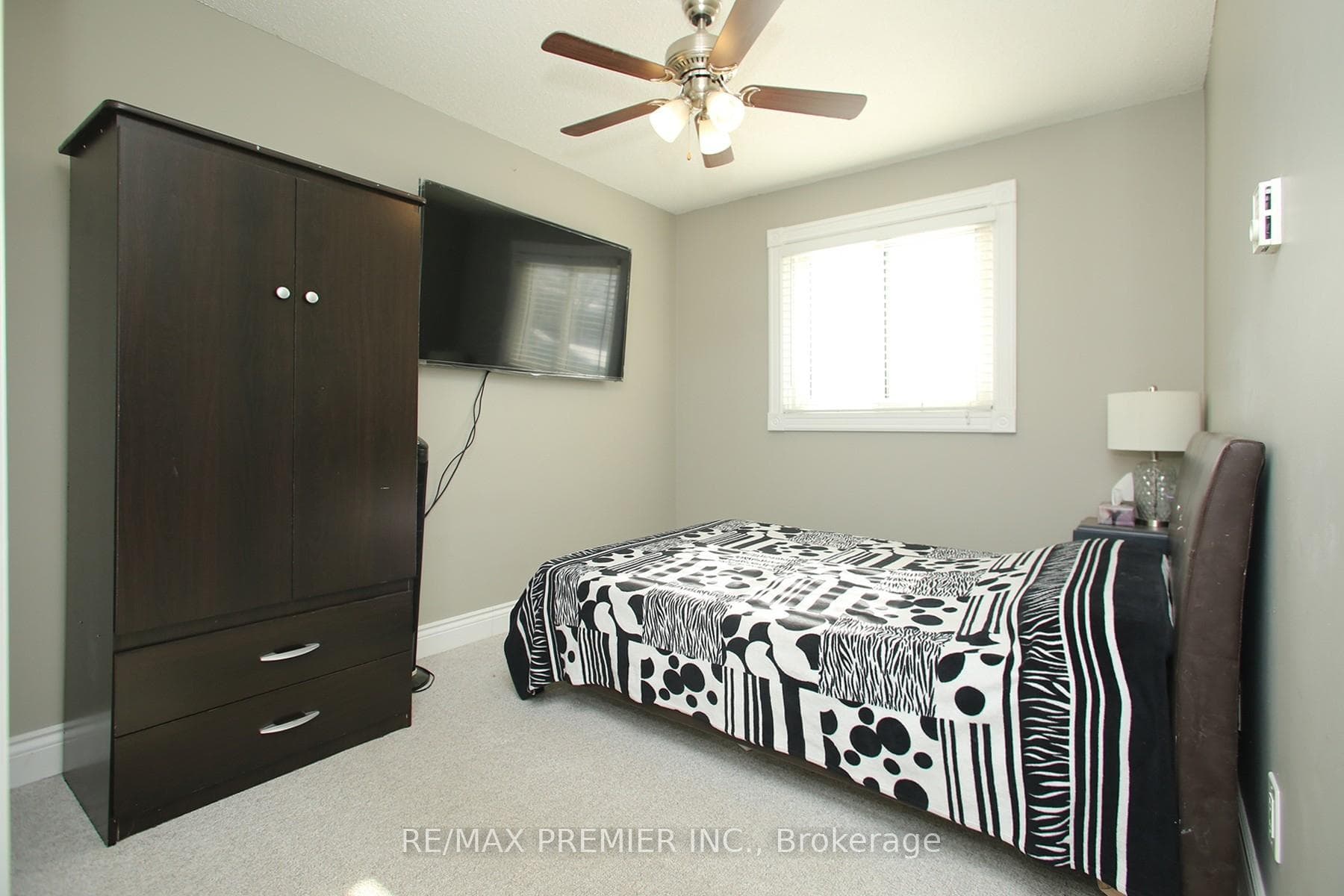1329 Pinehurst Avenue photo 19