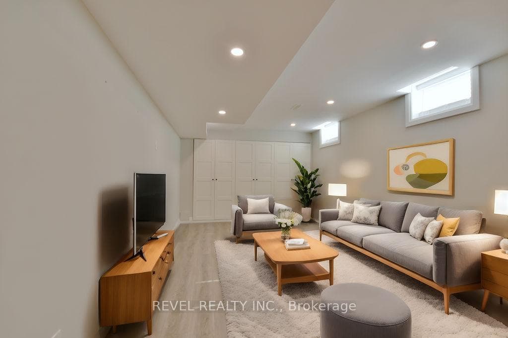 166 SUCCESSION Crescent photo 39