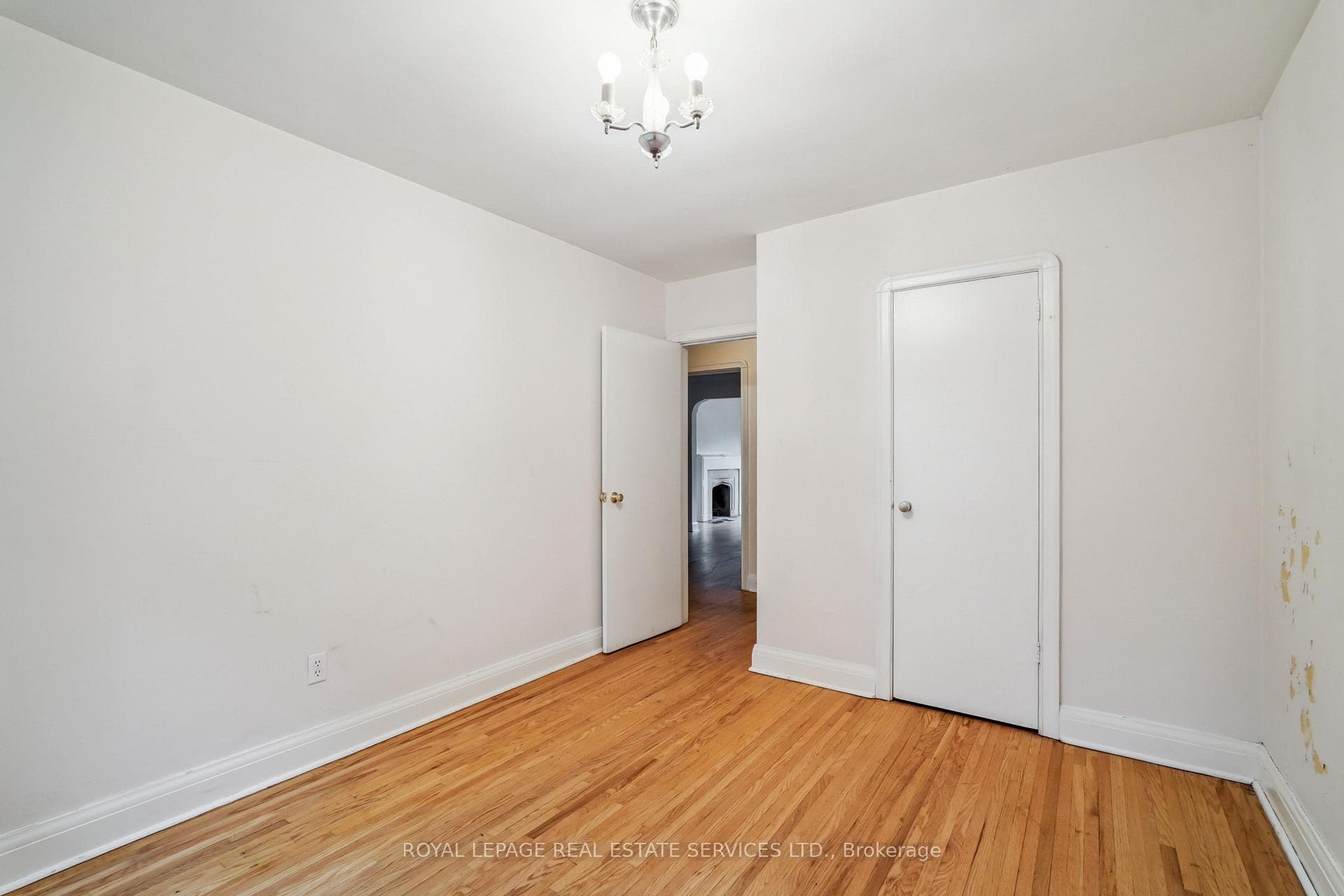 326 Lawrence Avenue photo 12
