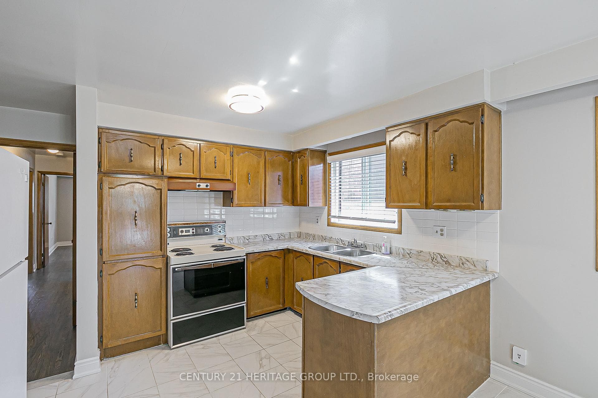 107 Hazelnut Crescent photo 11